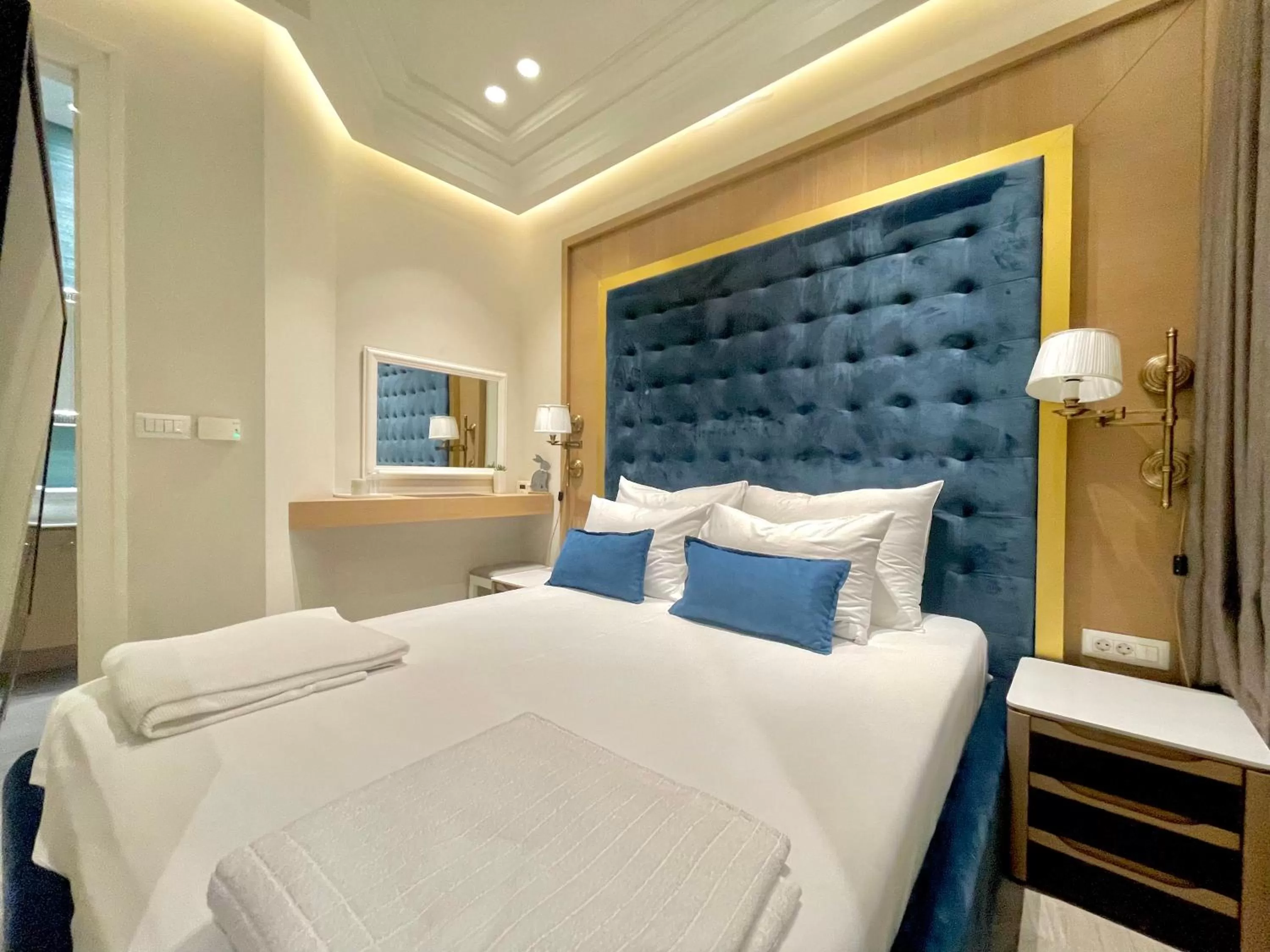 Bed in Apartments PERLA Budva