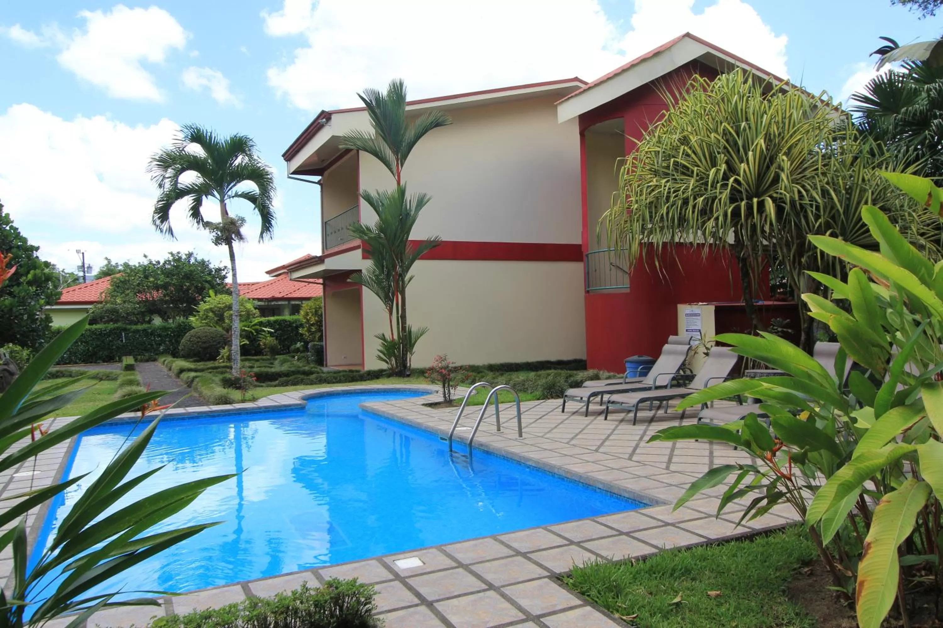 Swimming pool in Hotel Monte Real