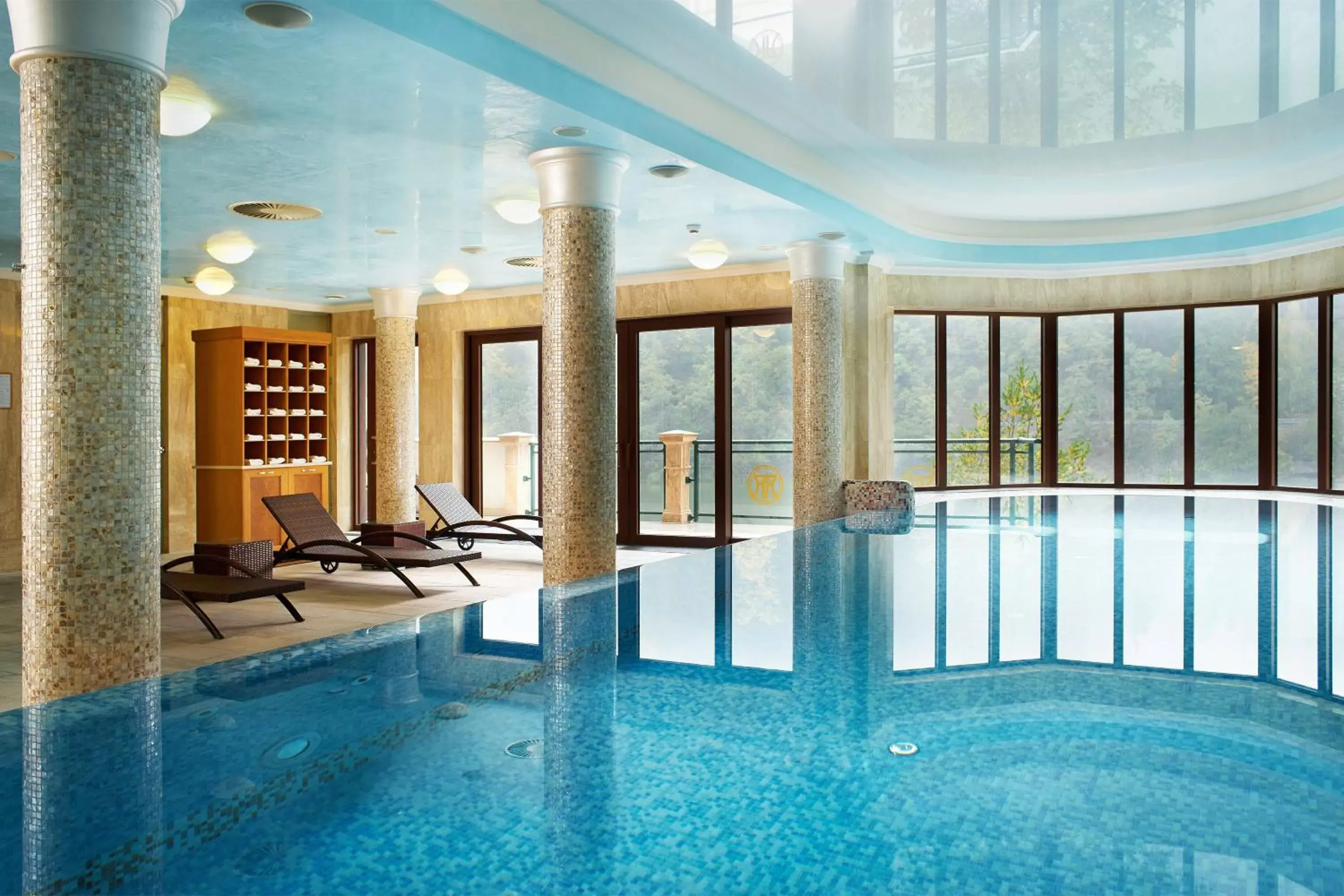 Swimming pool in Retro Riverside Wellness Resort Swimming pool in Retro Riverside Wellness Resort