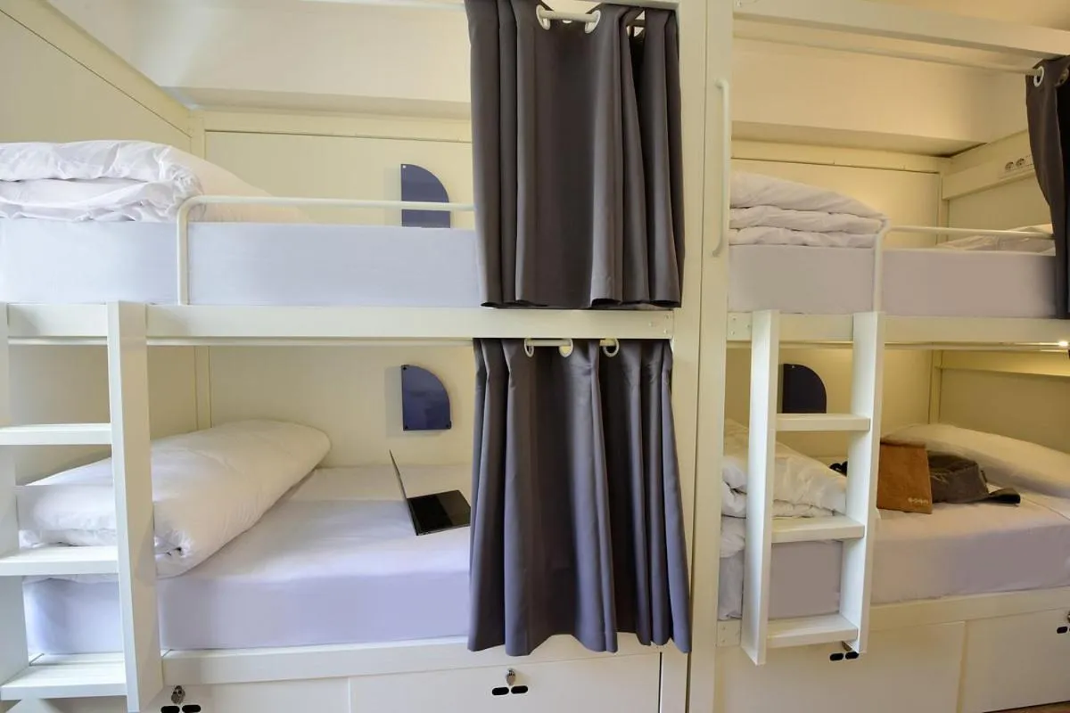 Bed in room00 Lisboa Hostel