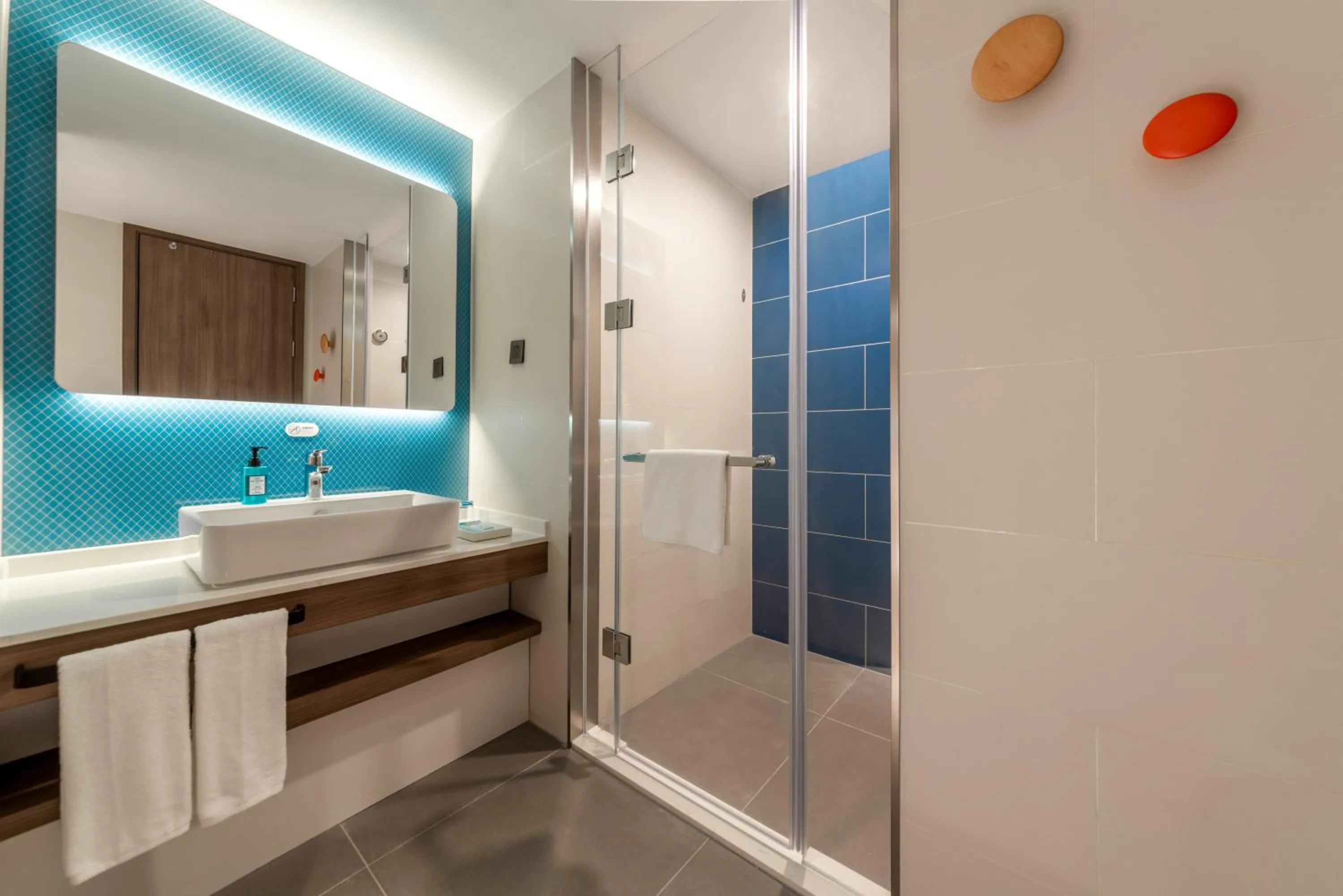 Bathroom in Holiday Inn Express Linyi North New District by IHG