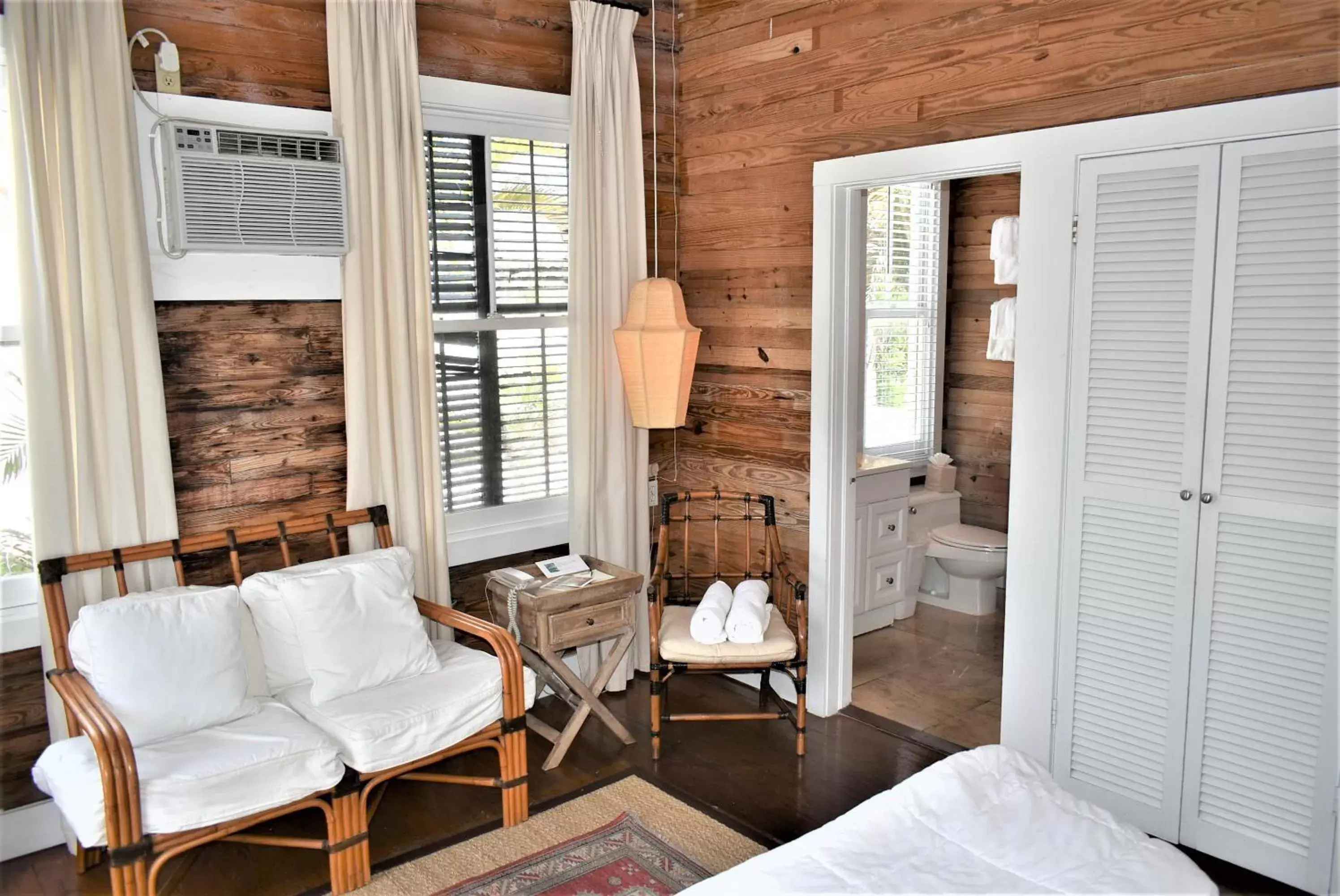 Bathroom, Seating Area in Simonton Court Historic Inn & Cottages