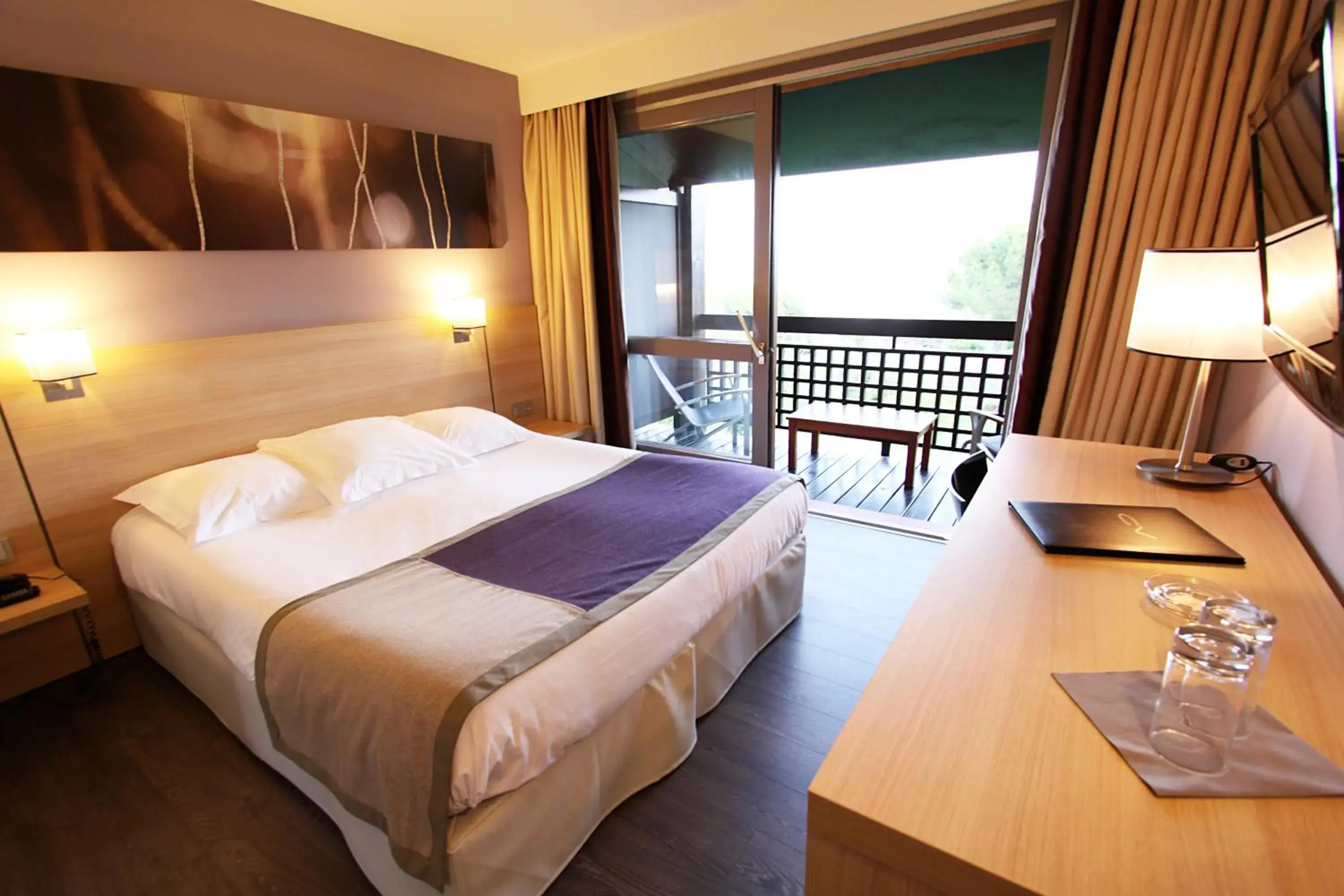 Photo of the whole room, Bed in Hôtel Castell'Verde Photo of the whole room, Bed in Hôtel Castell'Verde