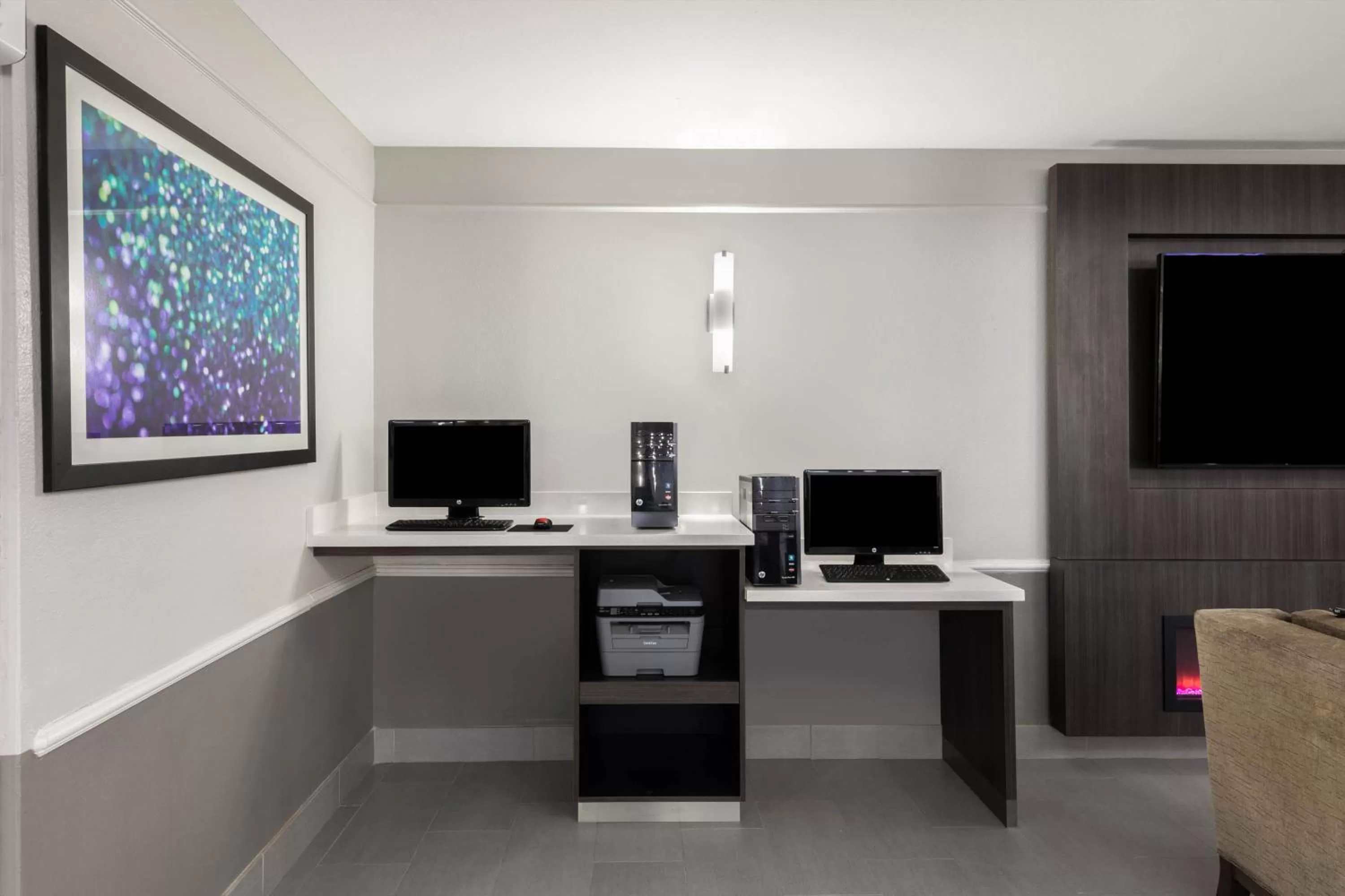 Business facilities in La Quinta by Wyndham Port Lavaca