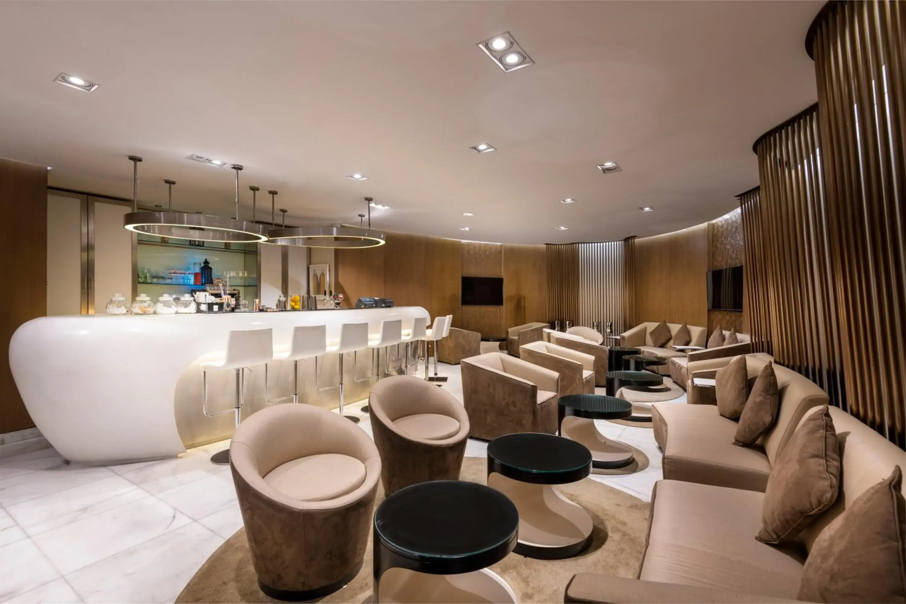 Lounge or bar in Holiday Inn AlSeeb Muscat, an IHG Hotel