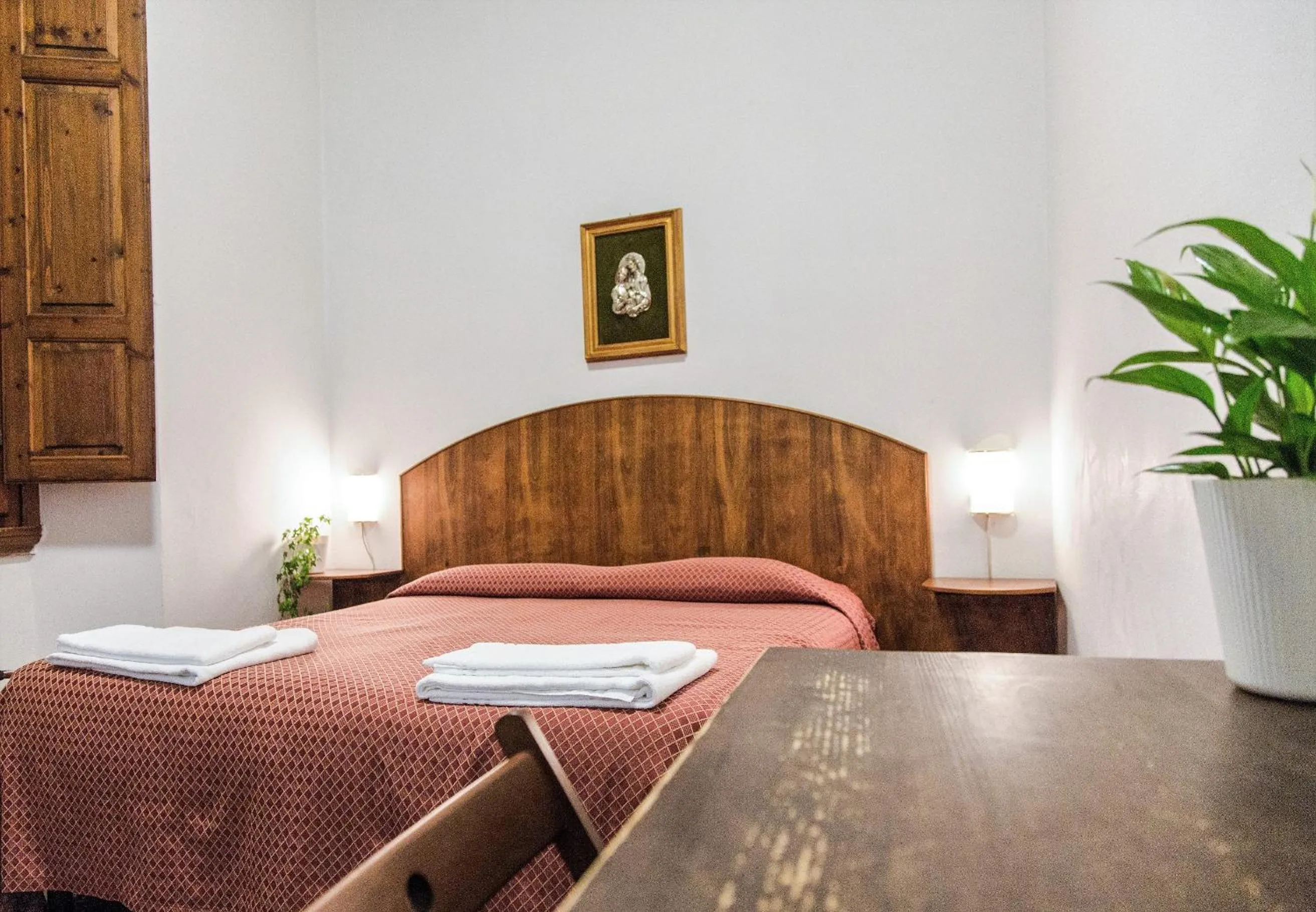 Two Adjoining Rooms with Private External Bathroom in Casa Santo Nome di Gesu