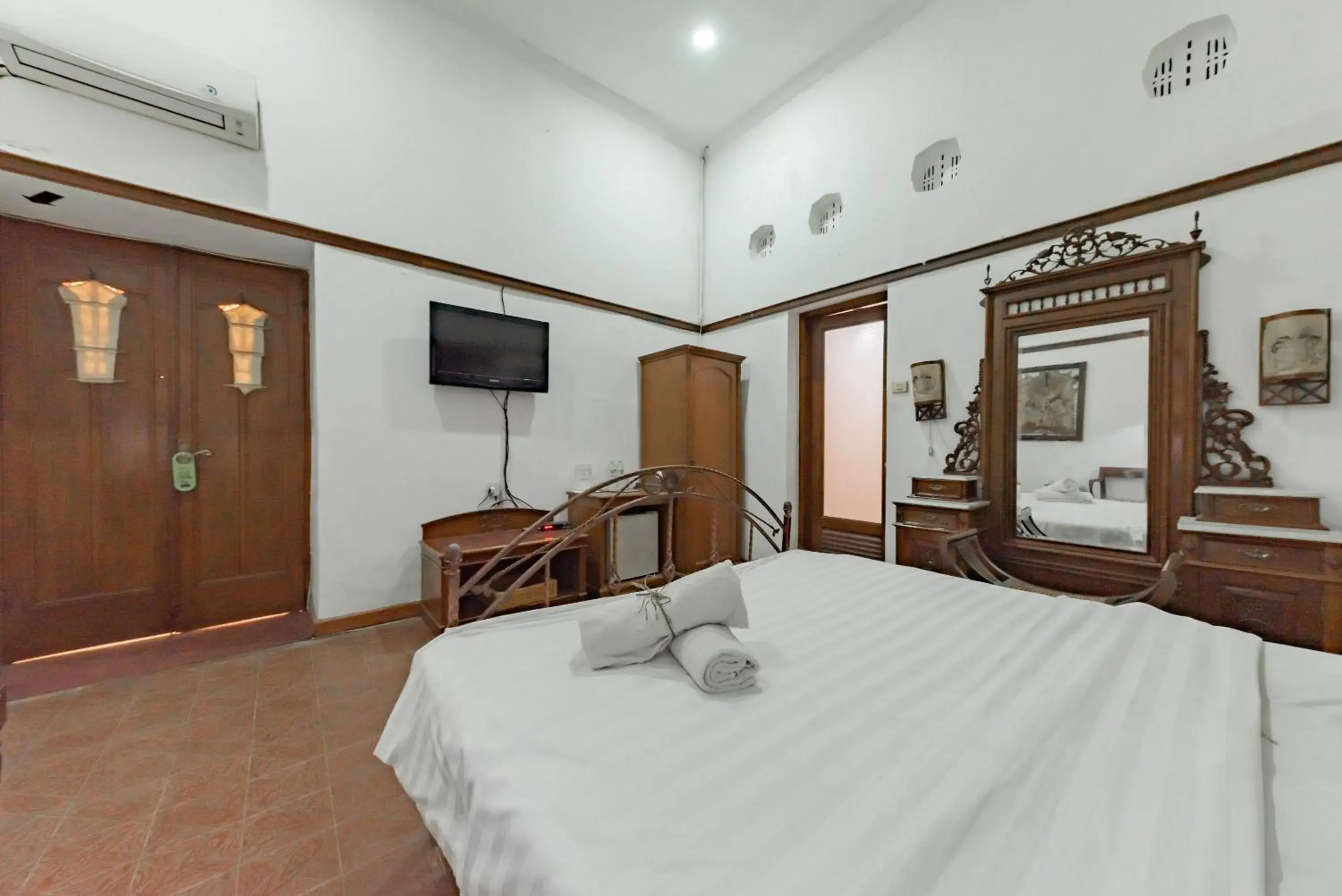 Bedroom in Urbanview De Ethnic Hotel Bandung