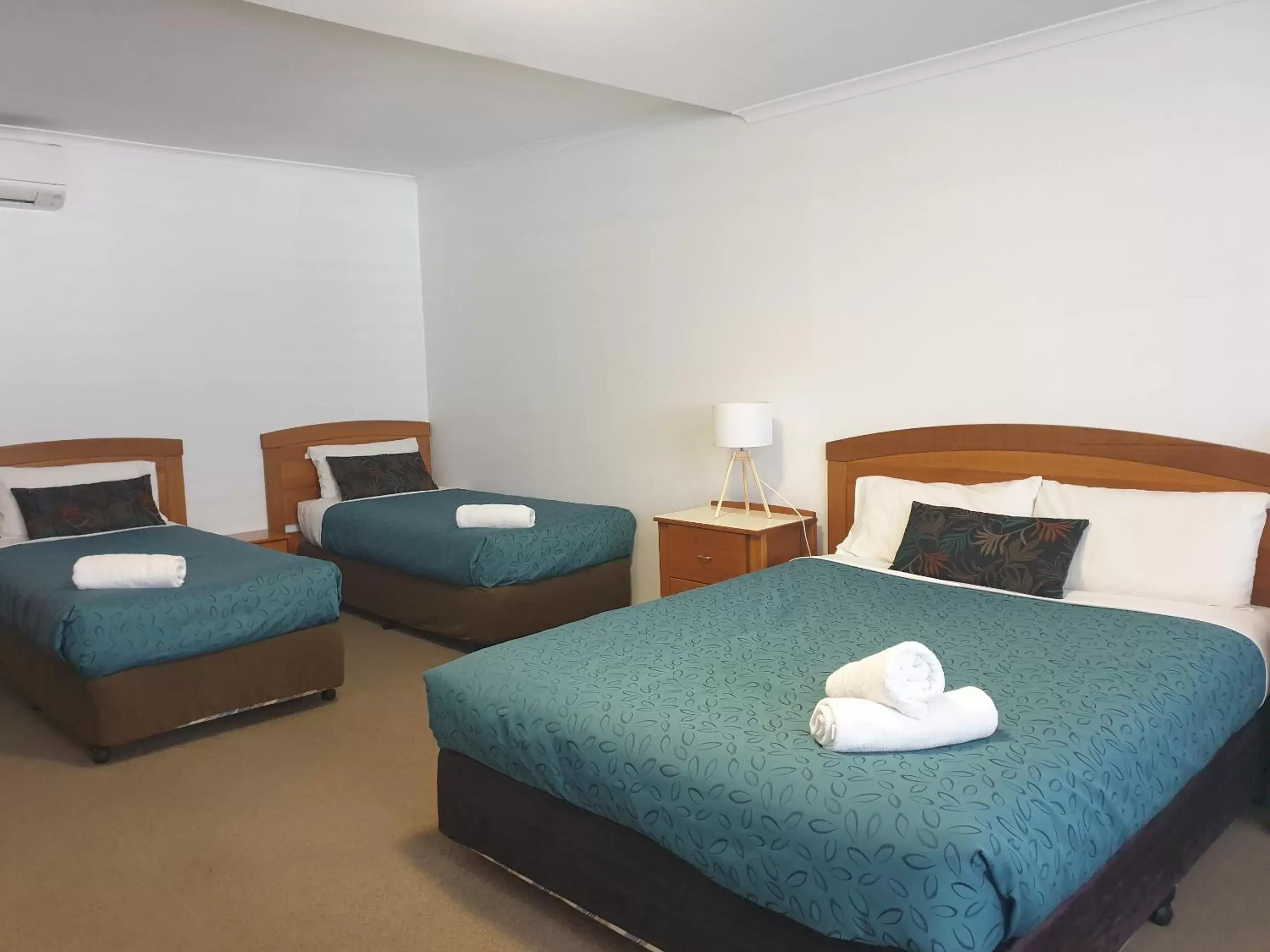 Bedroom, Bed in Comfort Inn Warrnambool International