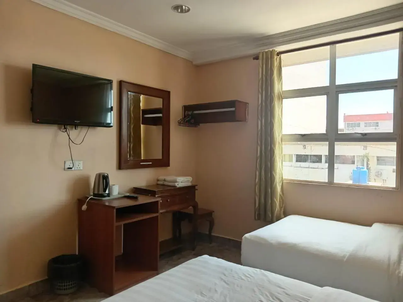 Communal lounge/ TV room, TV/Entertainment Center in HOTEL RK CAHAYA