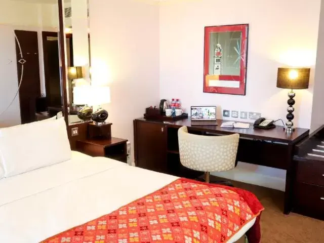 Bedroom, Bed in Carlton Hotel Blanchardstown