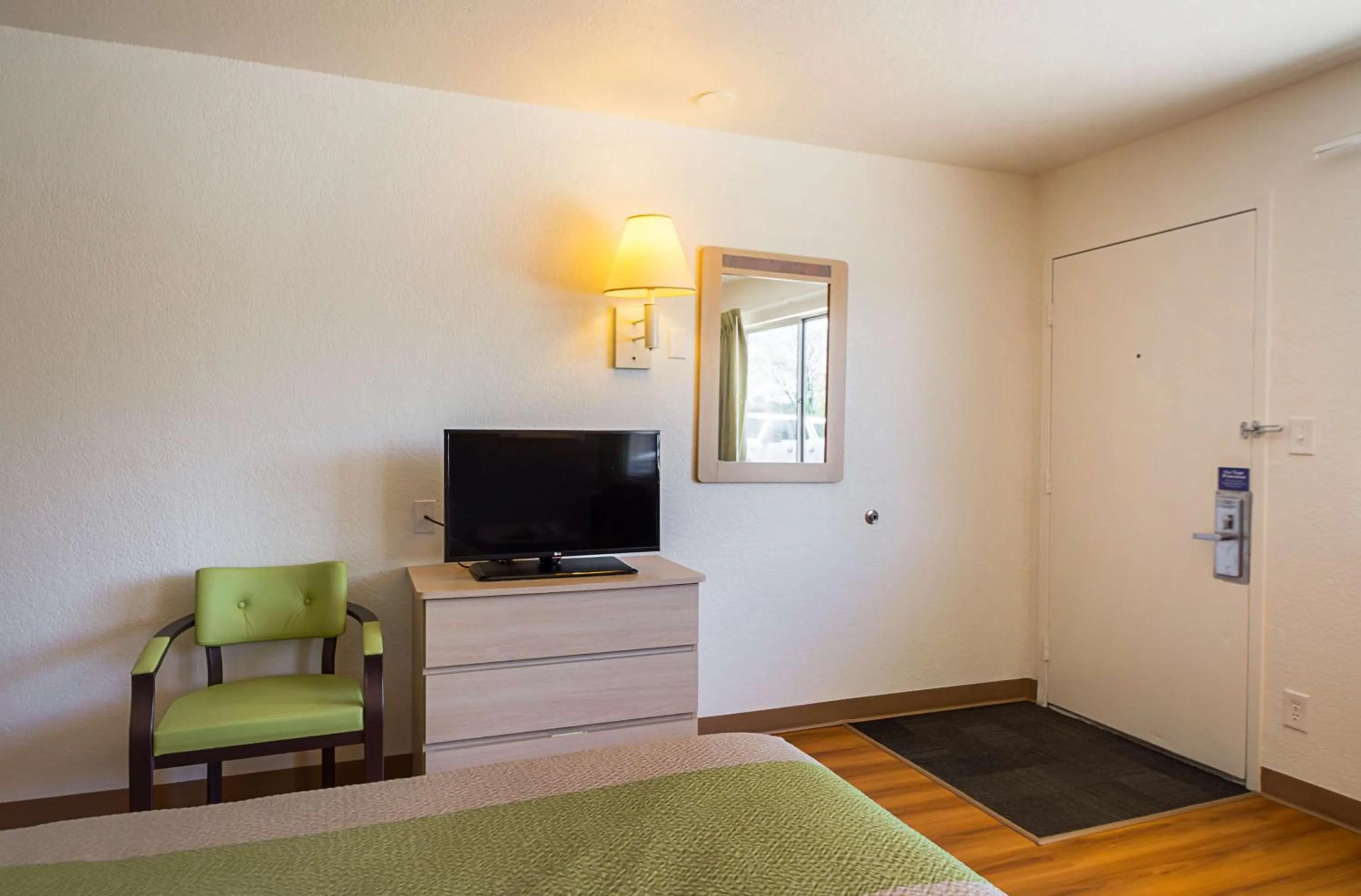 Photo of the whole room, Bed in Motel 6-Pueblo, CO - I-25