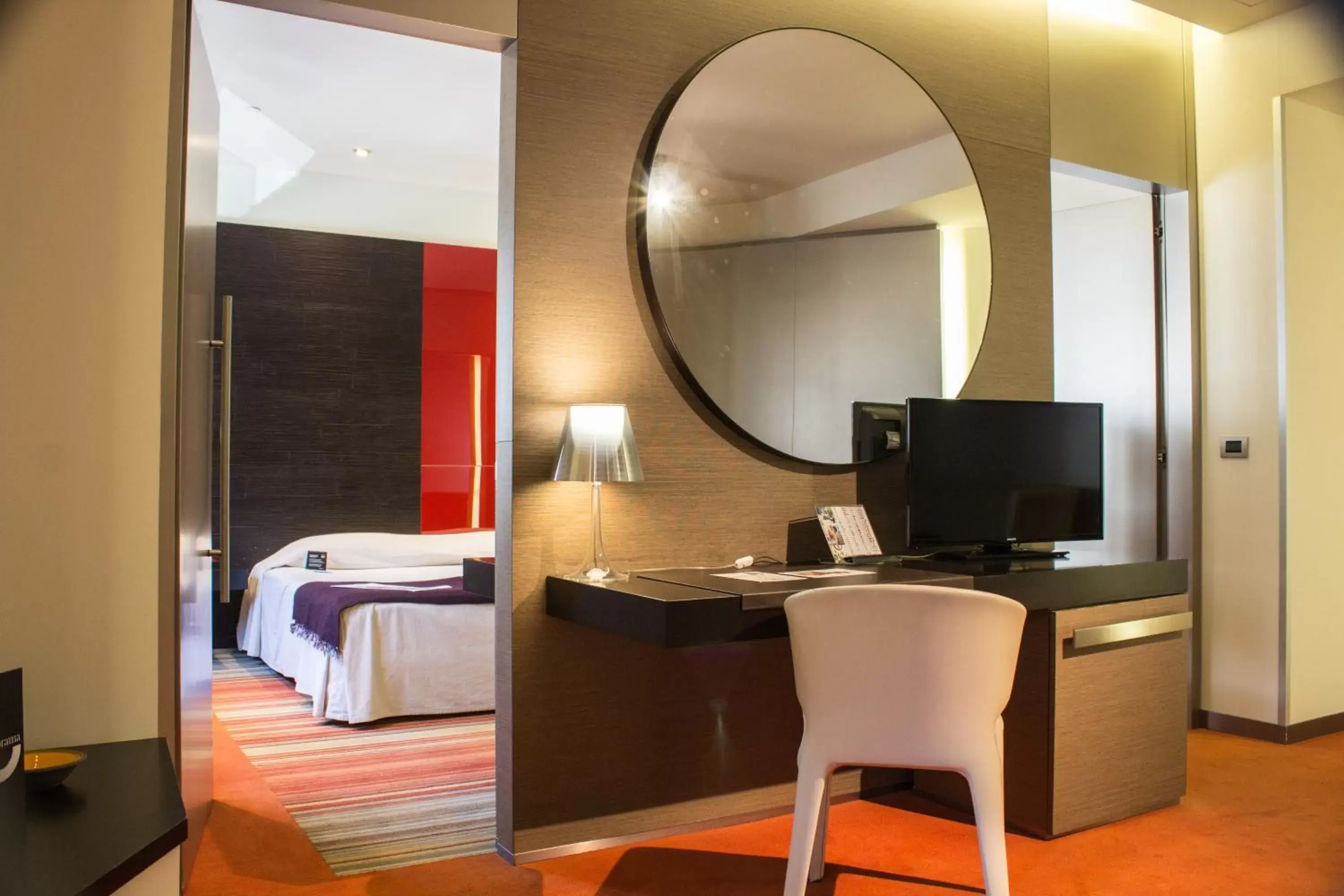 City view, TV/Entertainment Center in UNAHOTELS T Hotel Cagliari