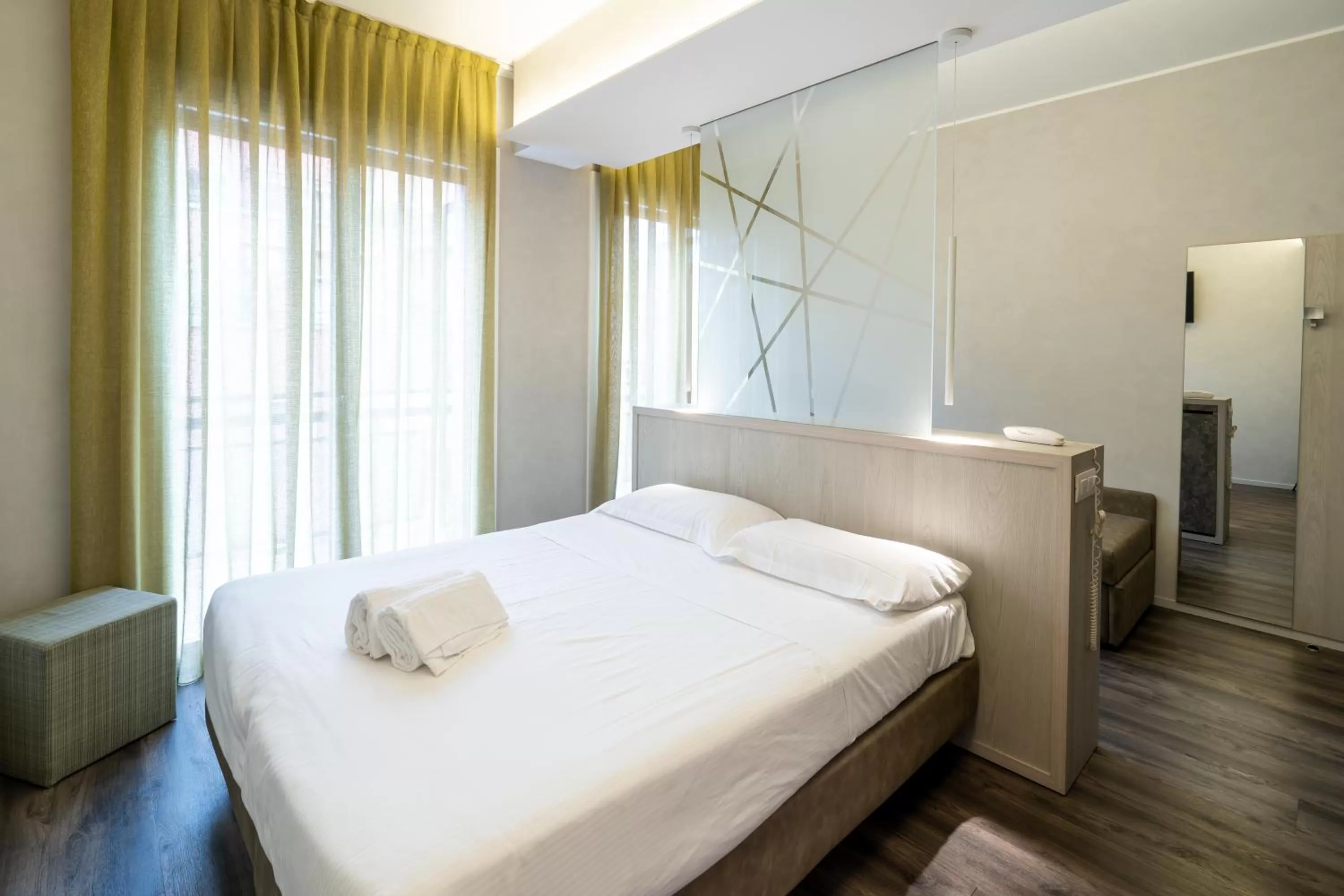 Photo of the whole room, Bed in Hotel Des Etrangers