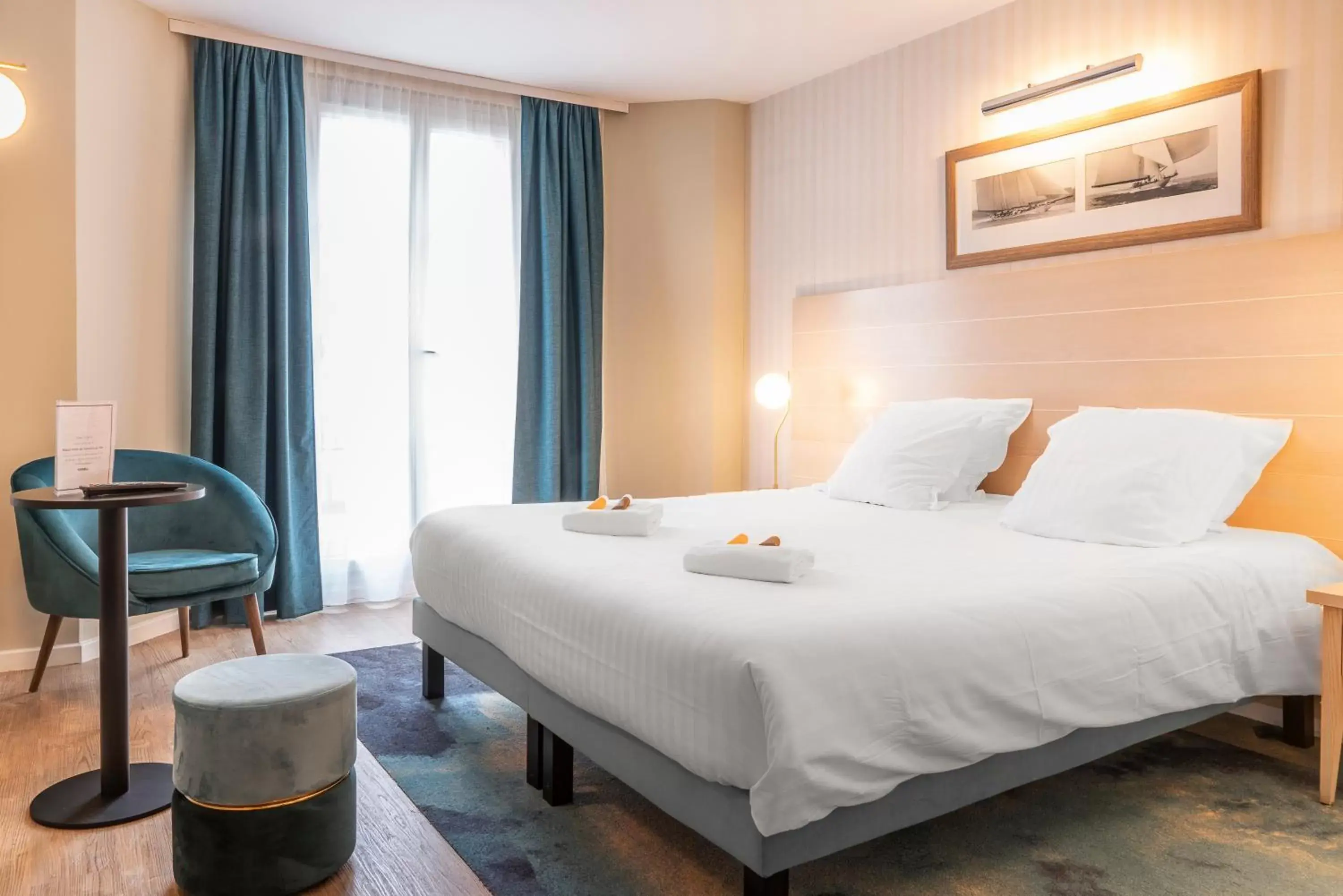 Bedroom, Bed in SOWELL HOTELS Le Beach Bedroom, Bed in SOWELL HOTELS Le Beach