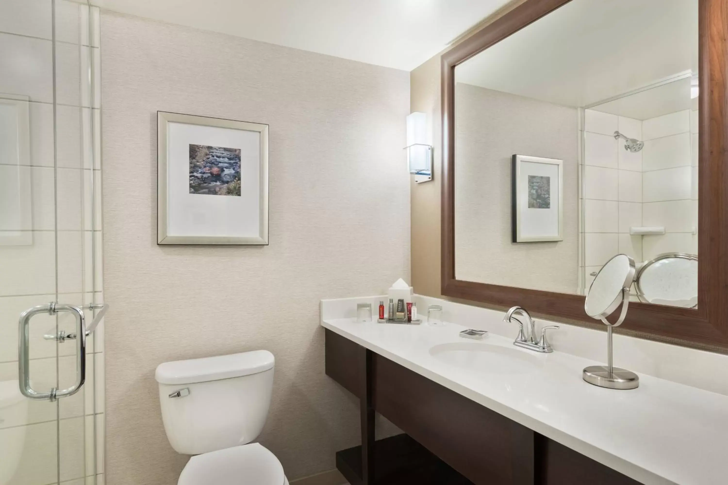 Bathroom in Columbus Airport Marriott