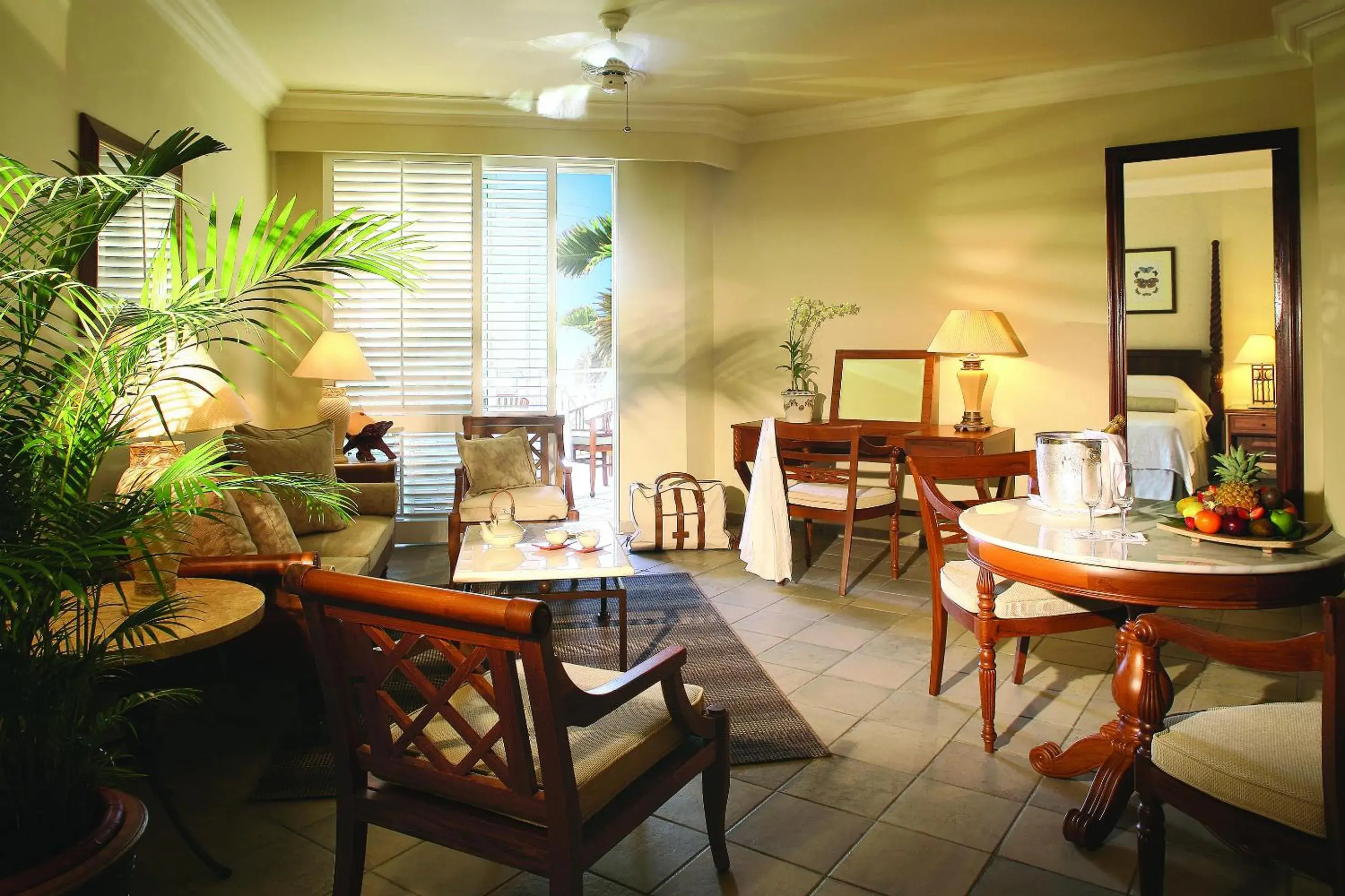 Living room, Restaurant/Places to Eat in The Residence Mauritius