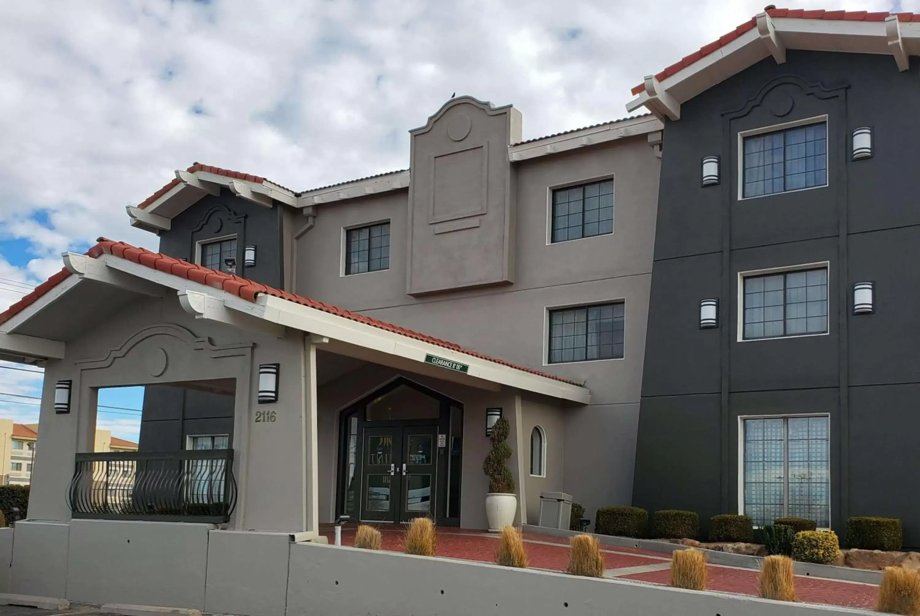 Property Building in La Quinta Inn by Wyndham Albuquerque Airport