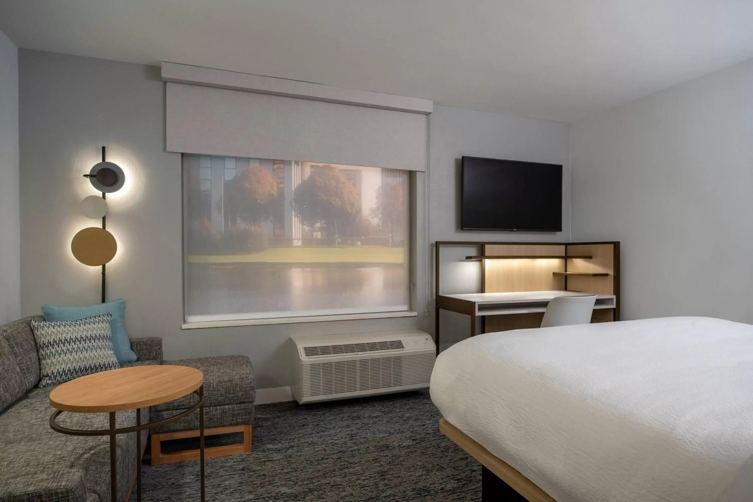 Bedroom, TV/Entertainment Center in TownePlace Suites by Marriott Las Vegas North I-15