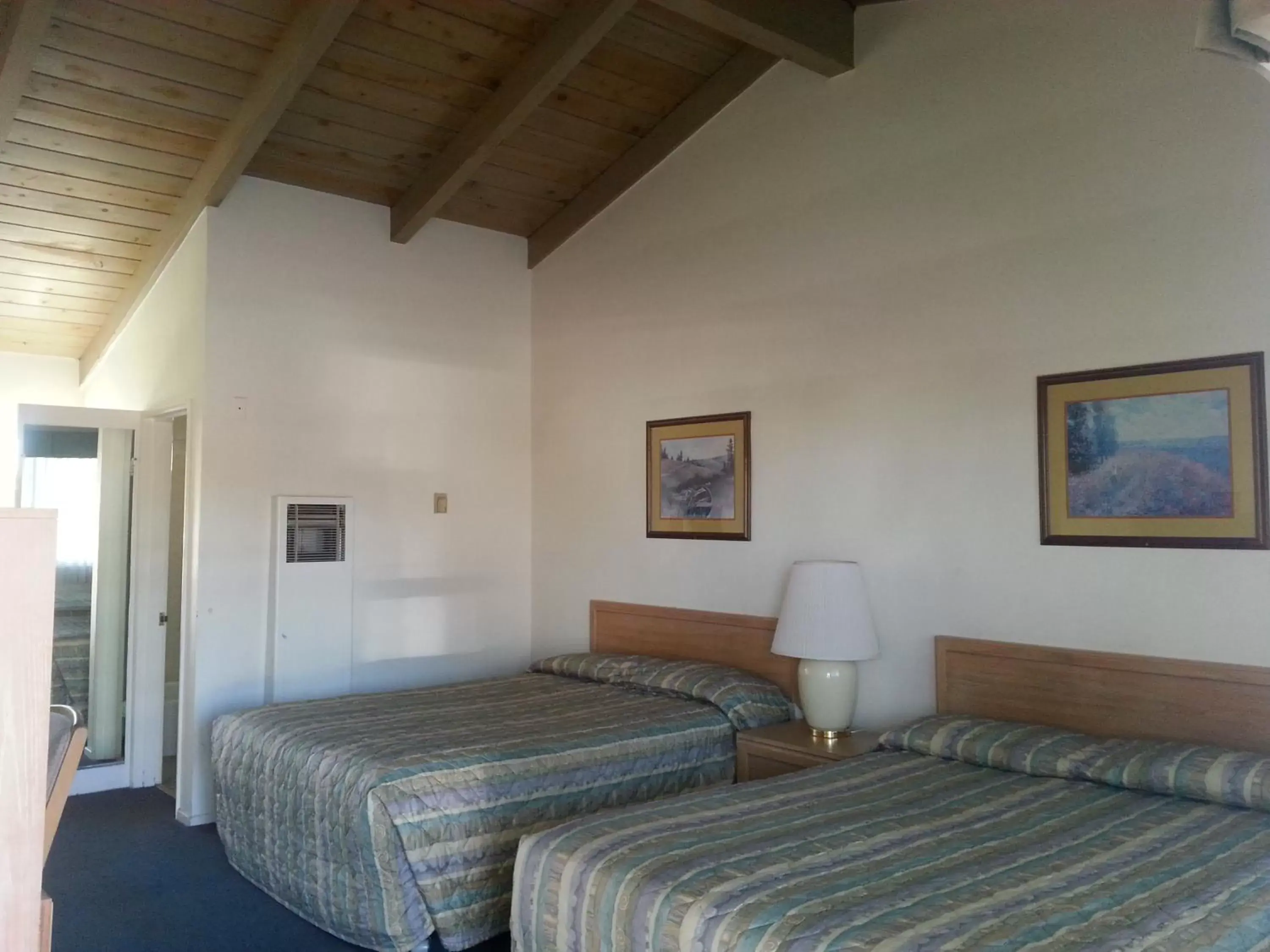 Photo of the whole room, Bed in Villa Motel