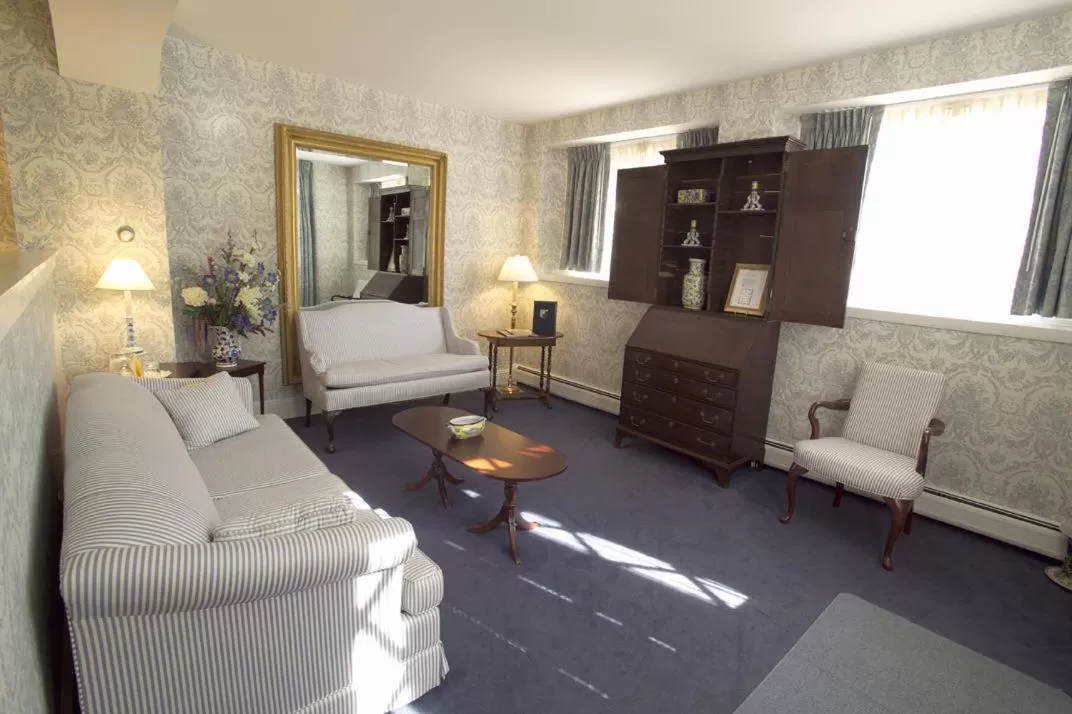 Day in Simsbury 1820 House