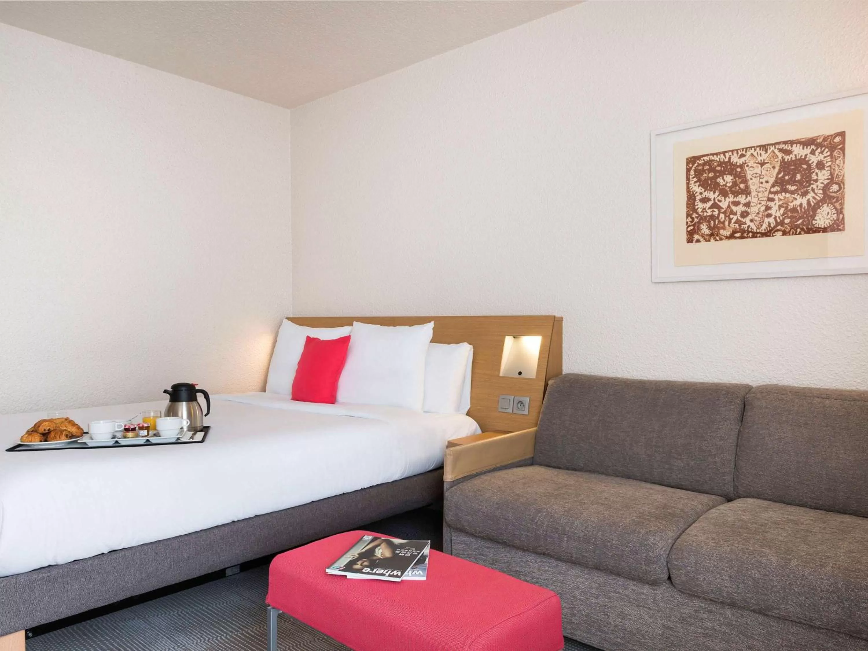 Photo of the whole room, Bed in Novotel Paris Est