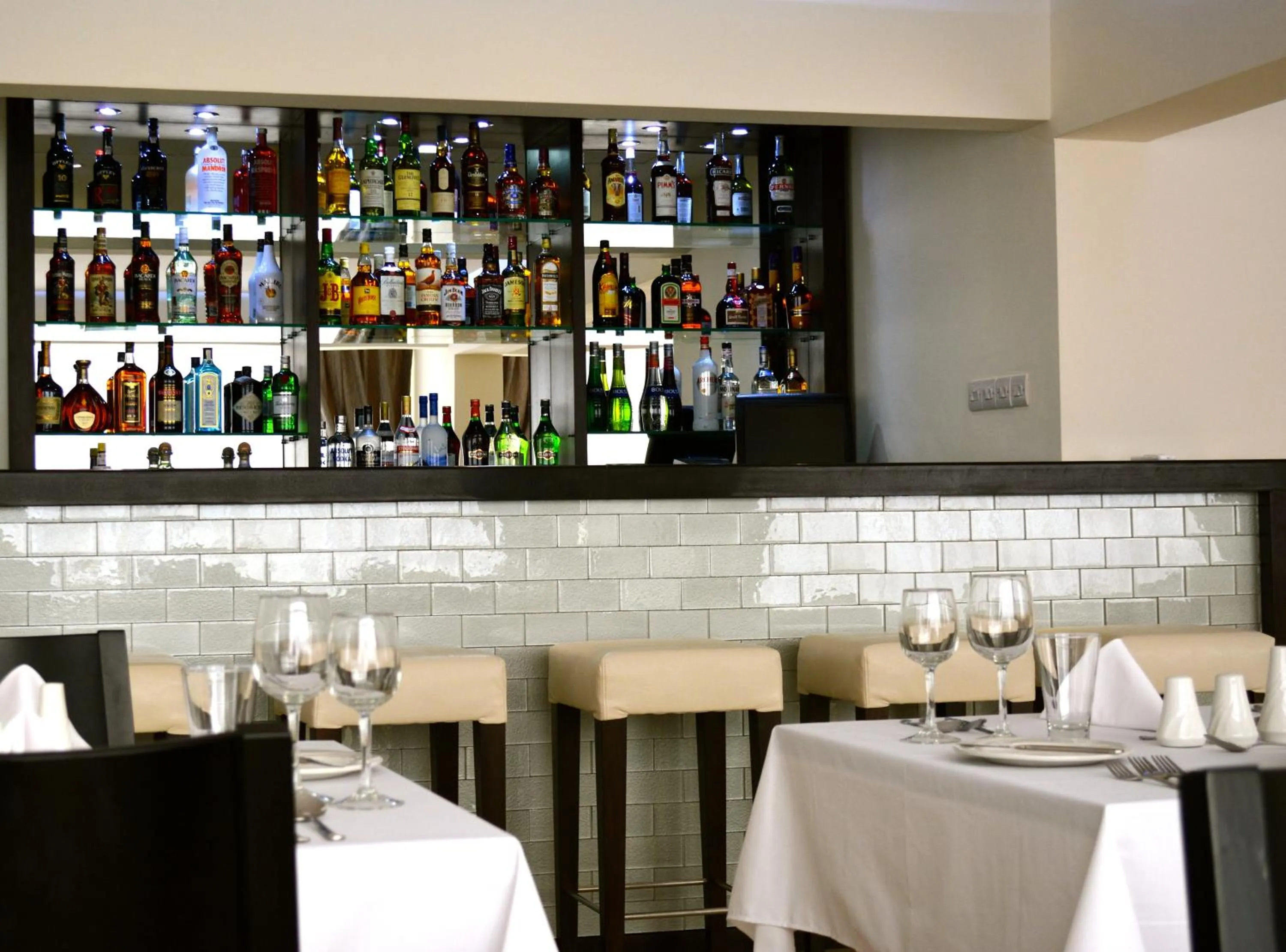 Restaurant/places to eat in New Brookfields Hotel