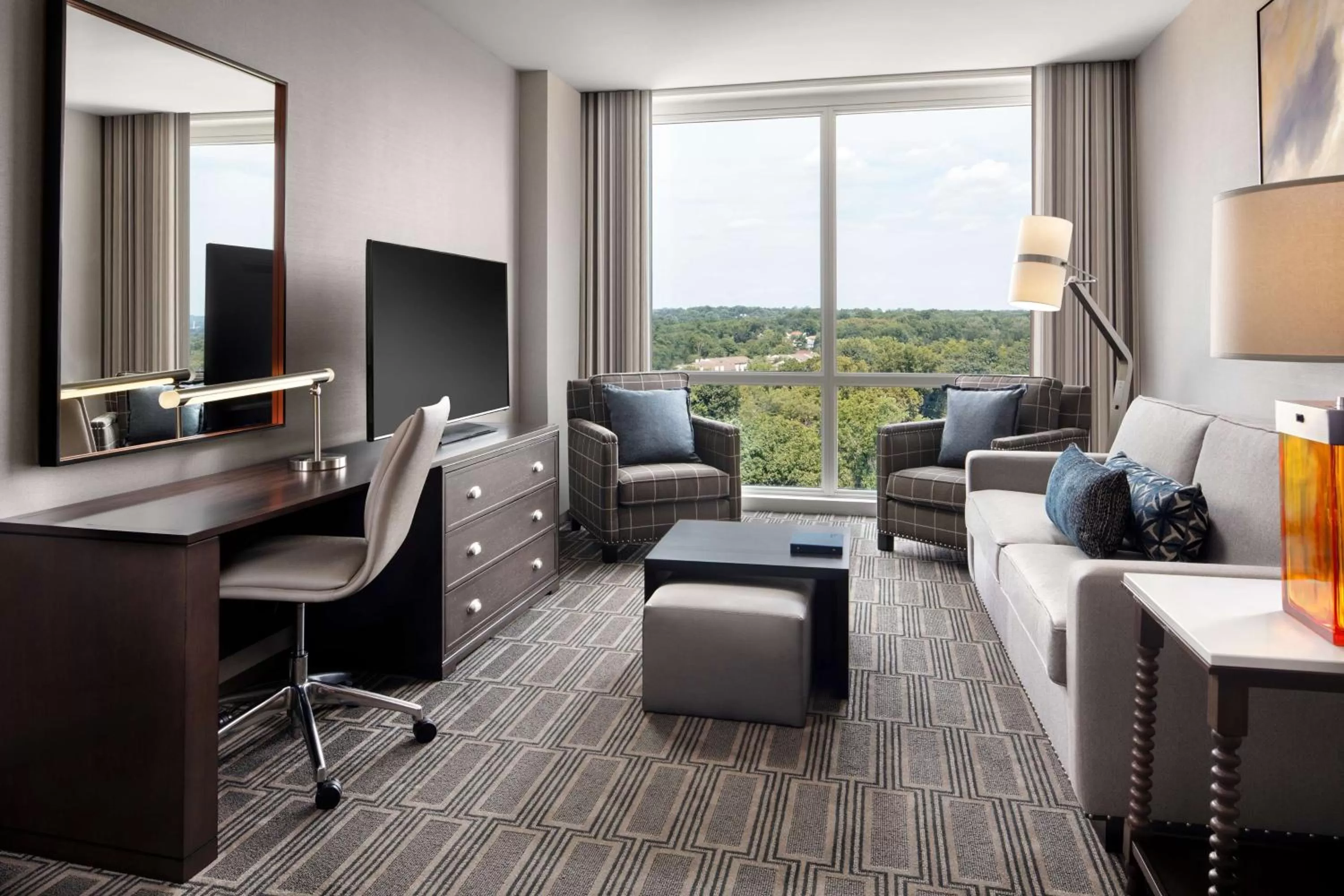 Living room in Homewood Suites By Hilton Teaneck Glenpointe