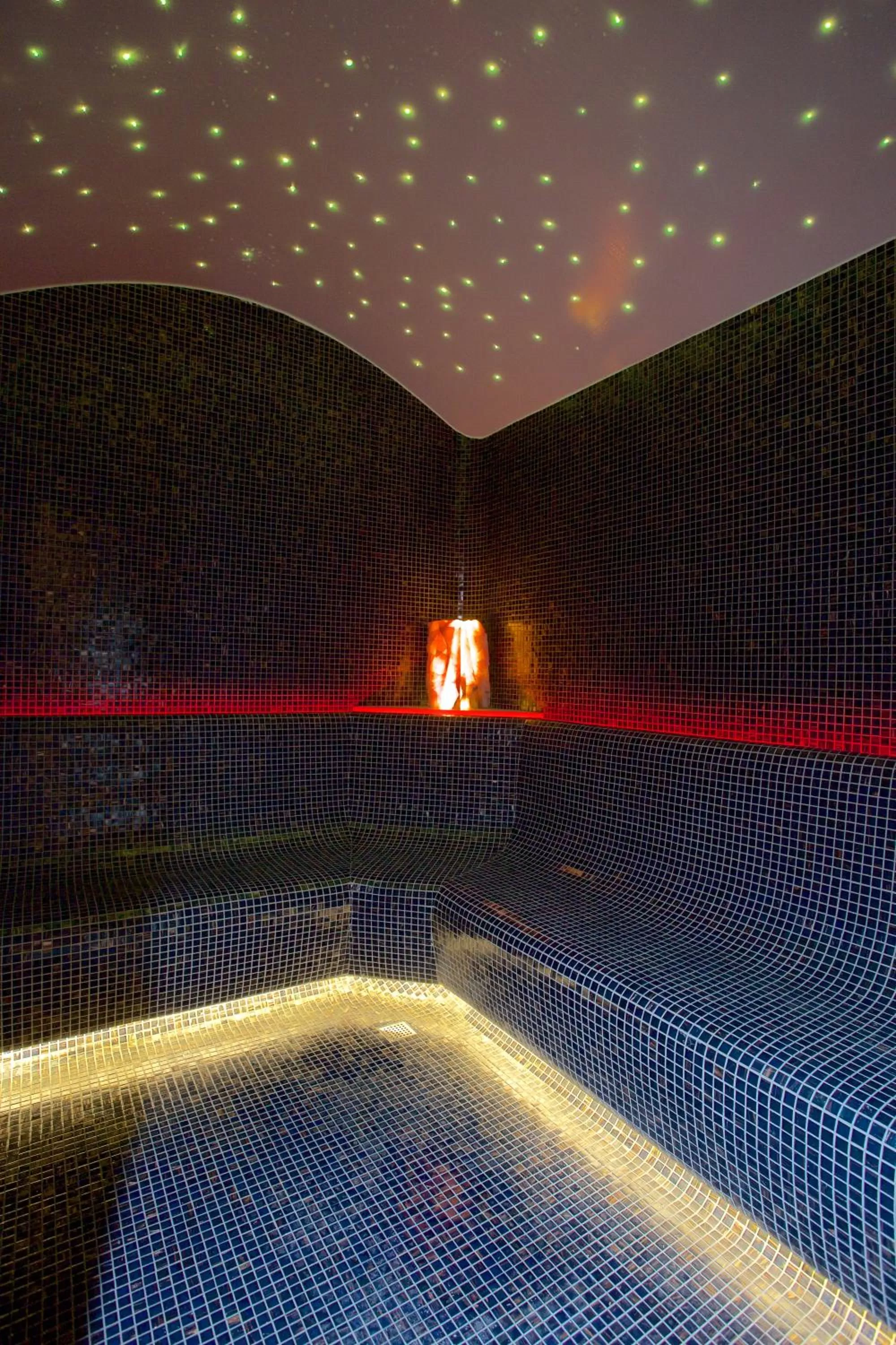 Steam room in Dosso Dossi Hotels & SPA Downtown