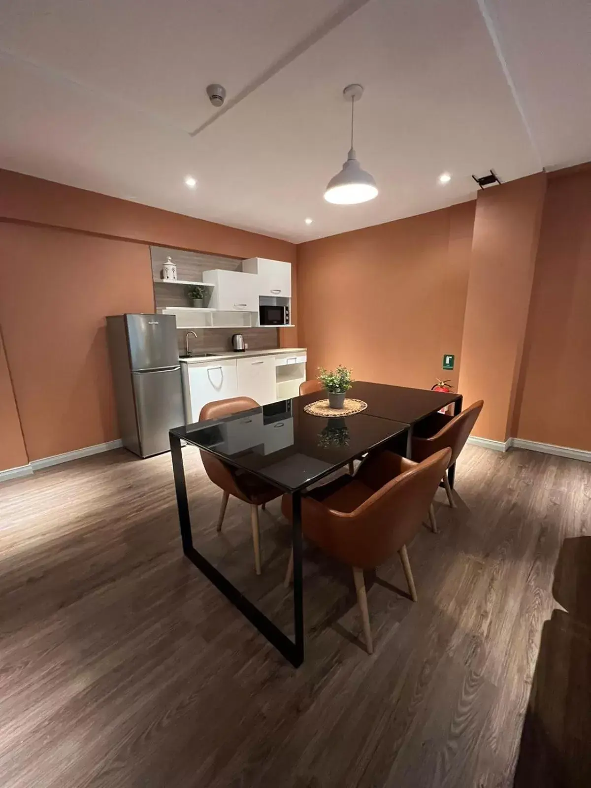 Kitchen or kitchenette, Dining Area in City Park Hotel Residences