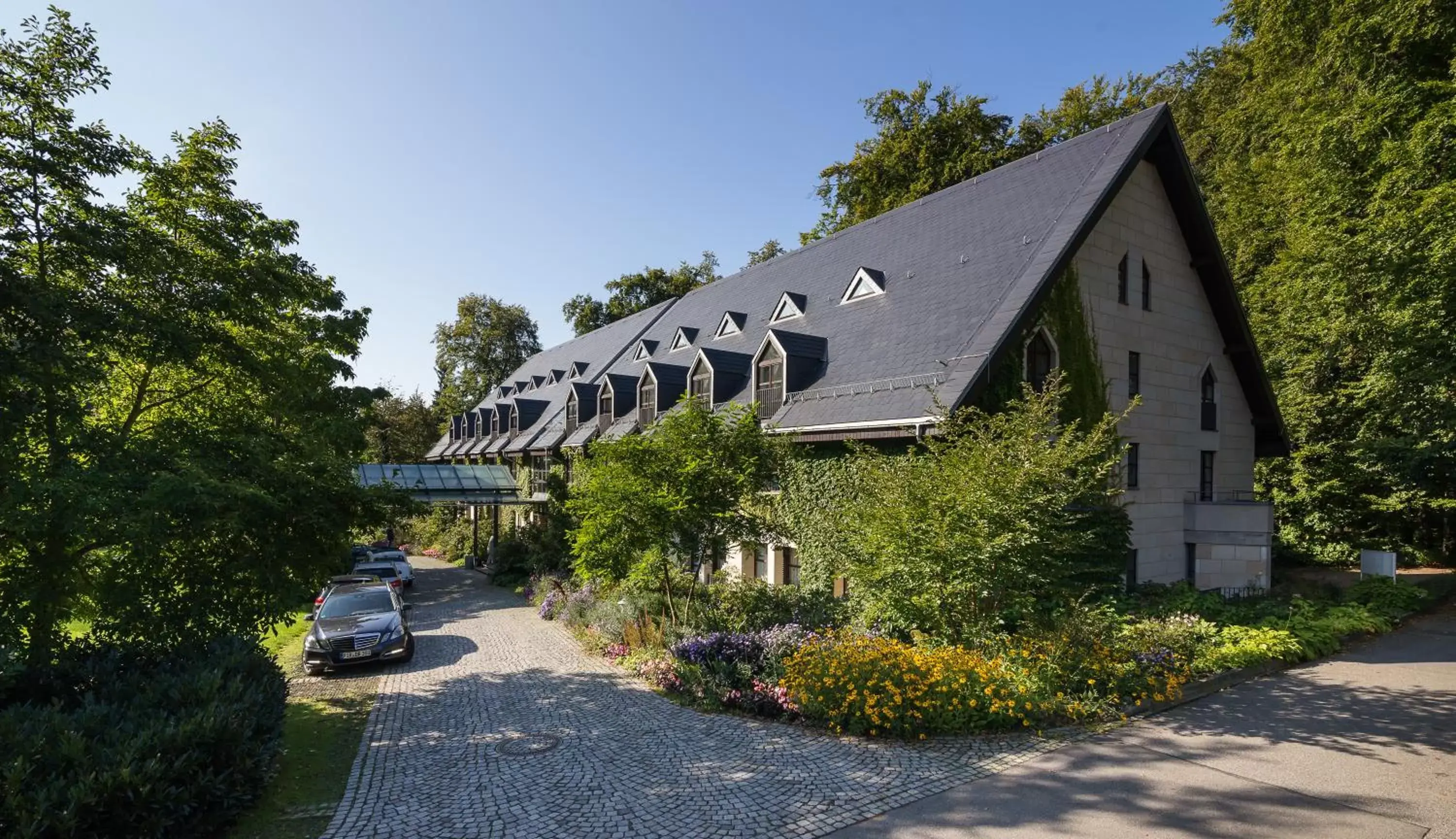 Facade/entrance, Property Building in Hotel Schloss Eckberg