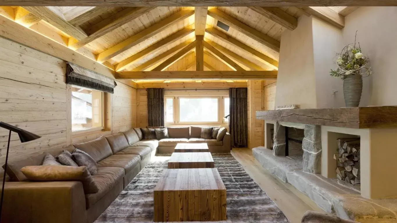 Living room, Seating Area in Hôtel de Rougemont & Spa