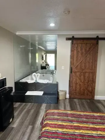 Photo of the whole room, Bed in Chino Motel Photo of the whole room, Bed in Chino Motel