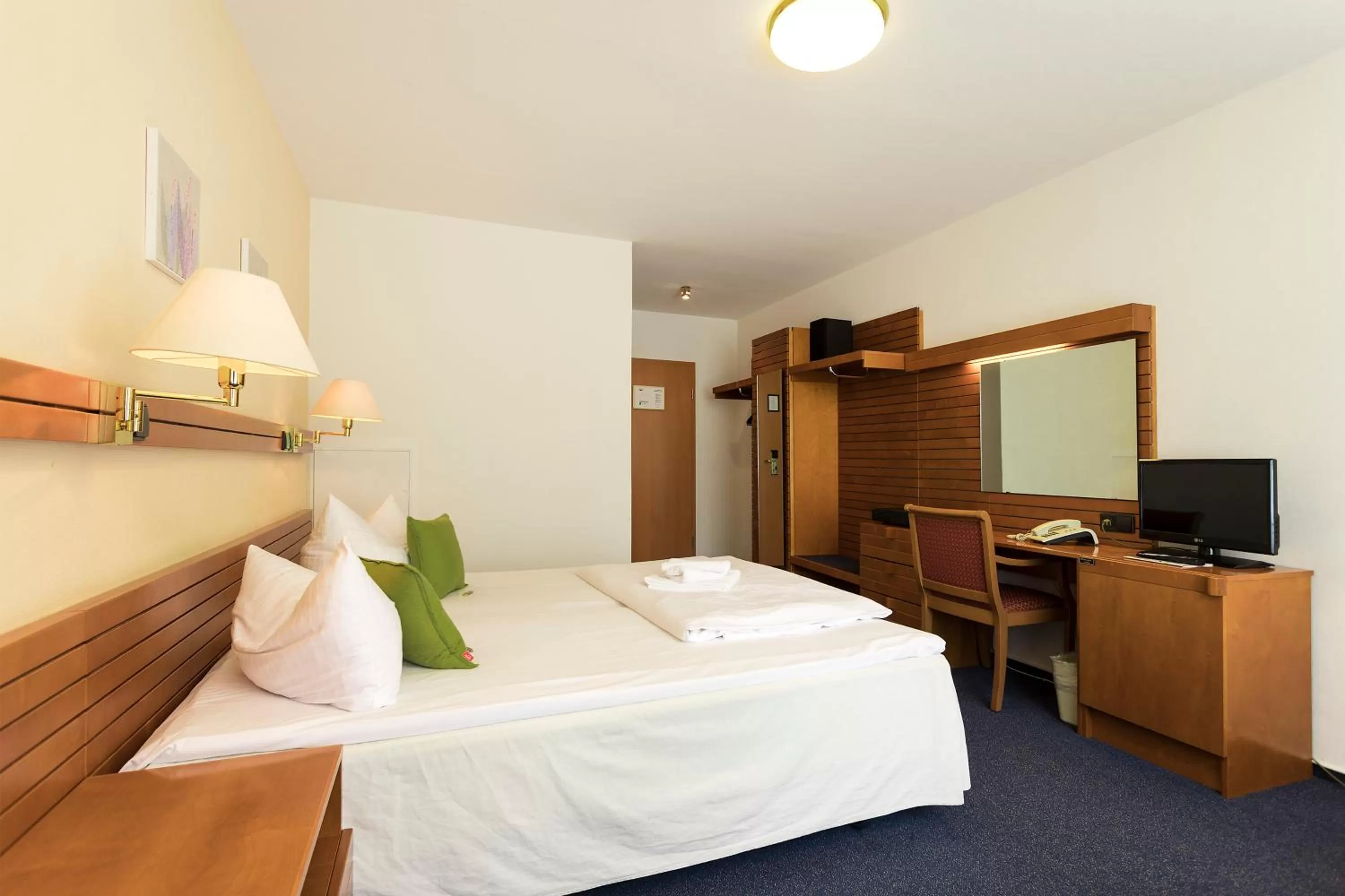 Bedroom, Bed in Hotel am See