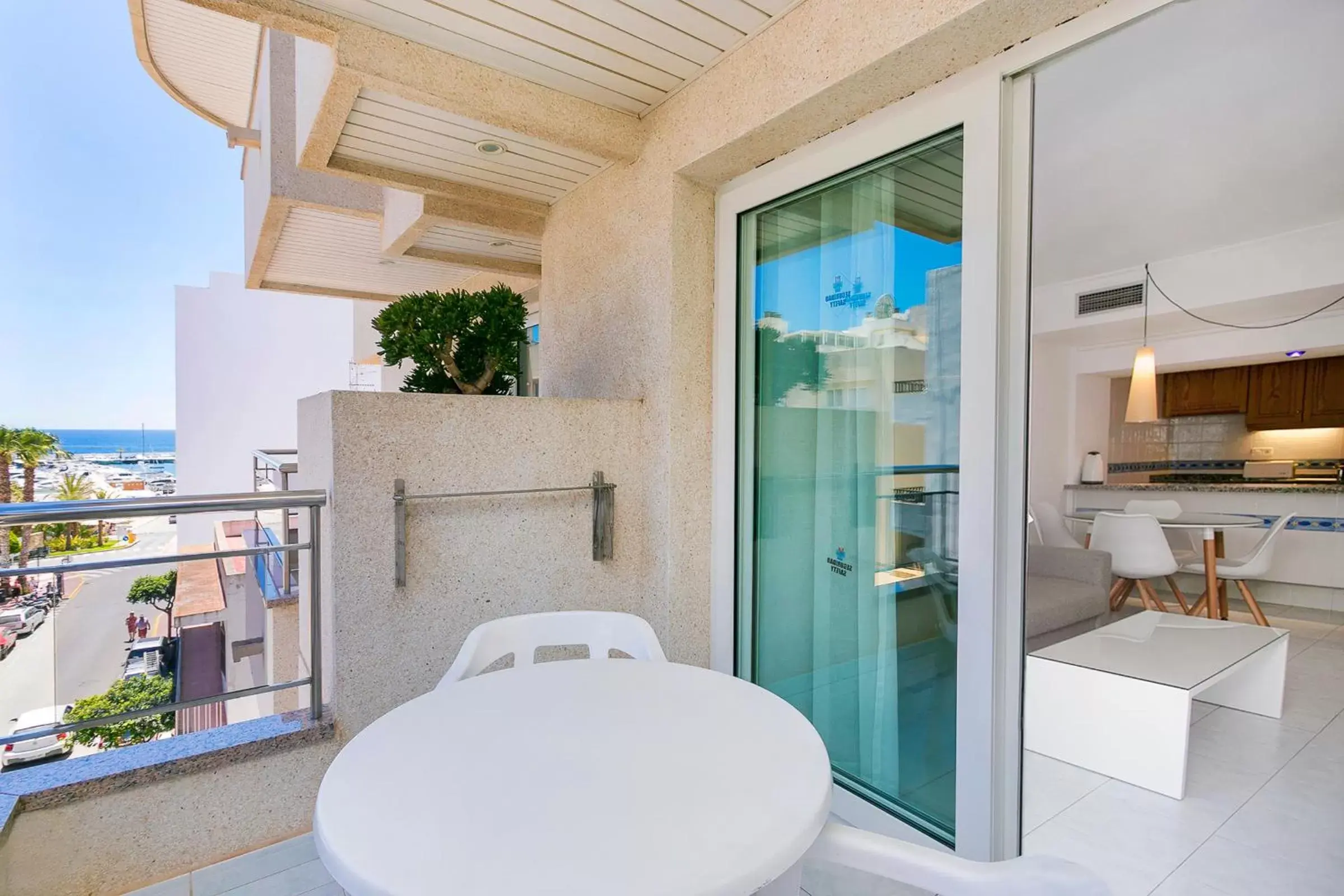Balcony/Terrace, Bathroom in Aparthotel Duquesa Playa