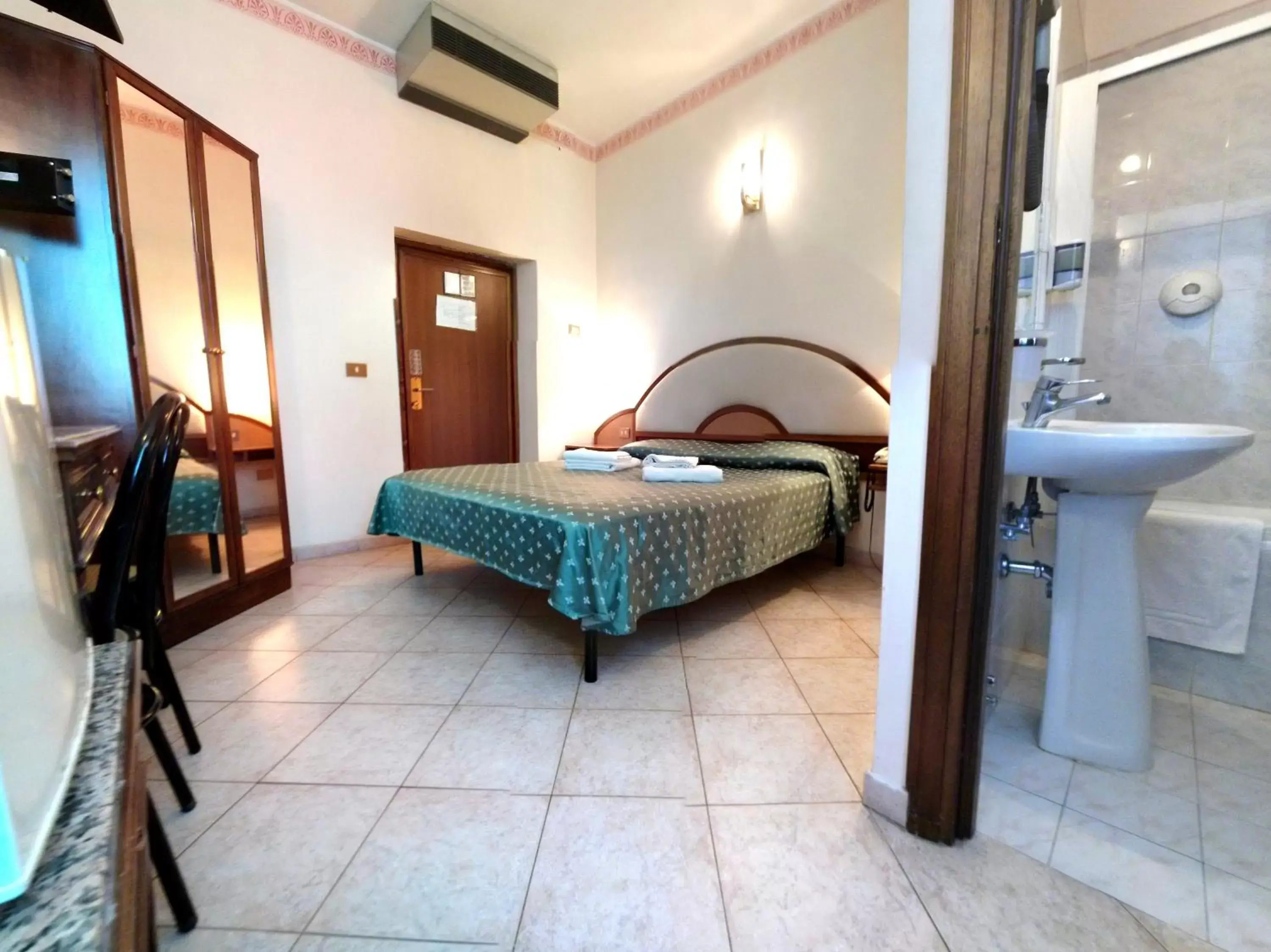 Bed in Cambridge Hotel Bed in Cambridge Hotel