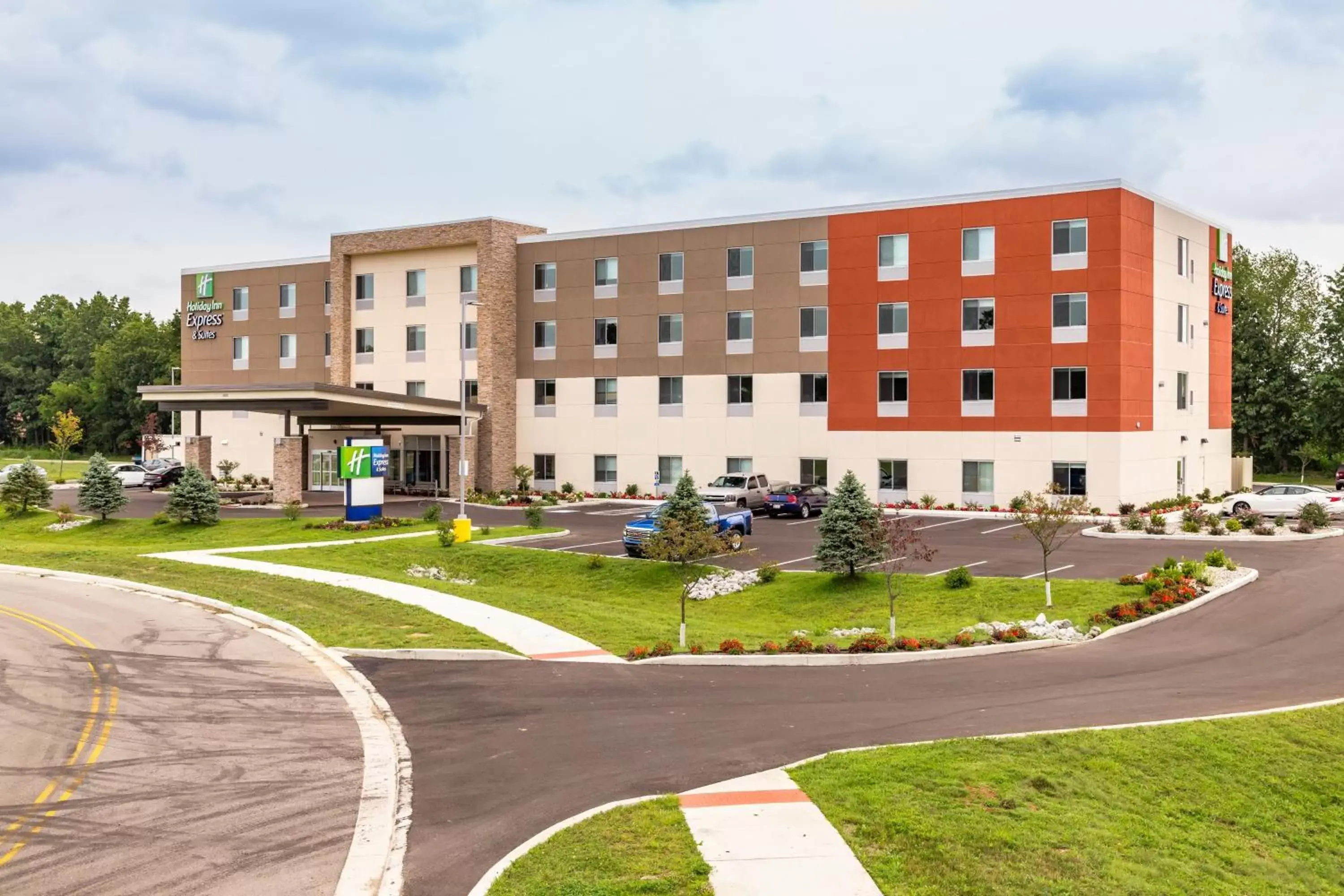 Property Building in Holiday Inn Express & Suites - Elkhart North, an IHG Hotel