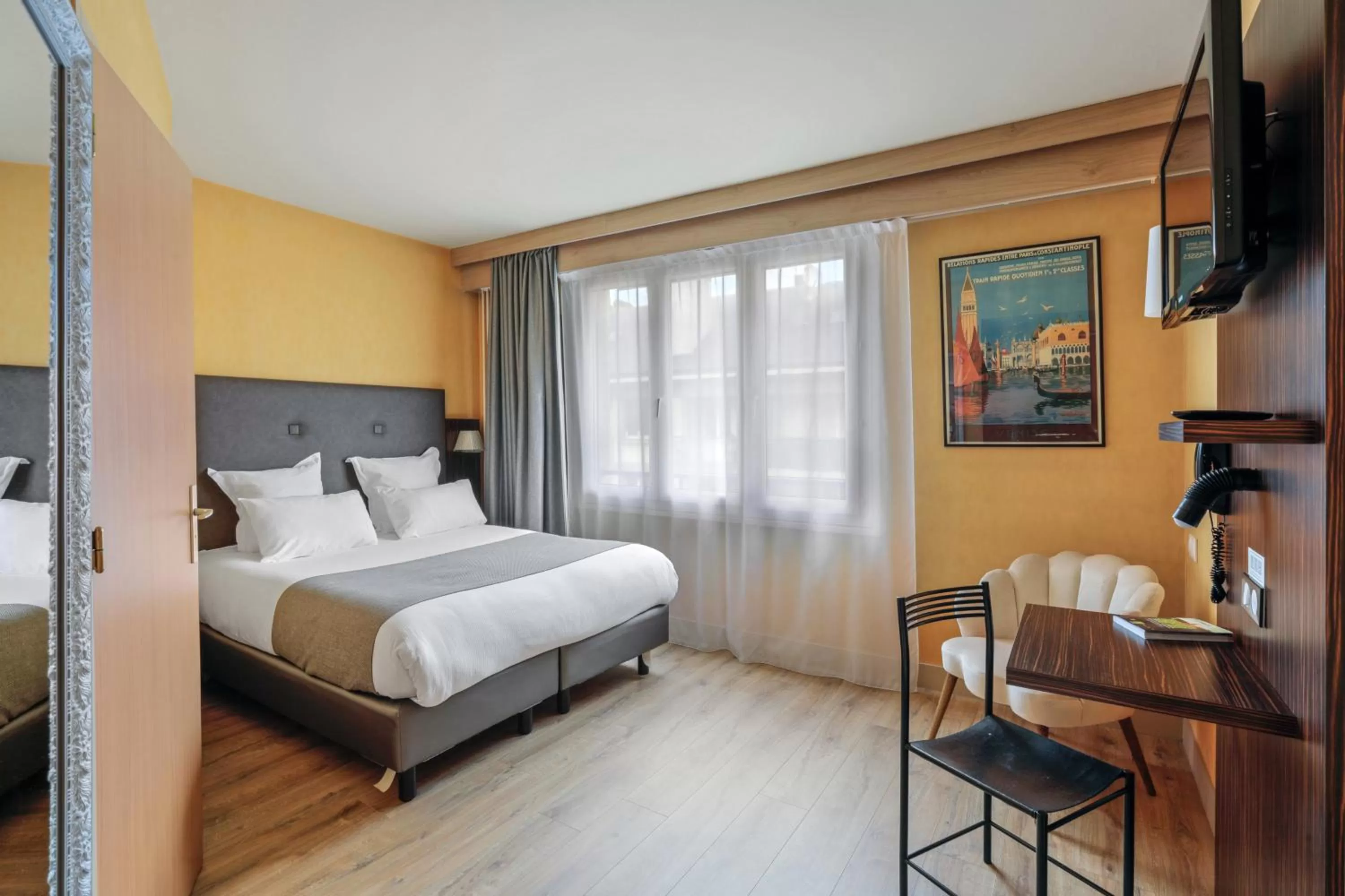 Photo of the whole room, Bed in Urban Style hotel de l'Europe