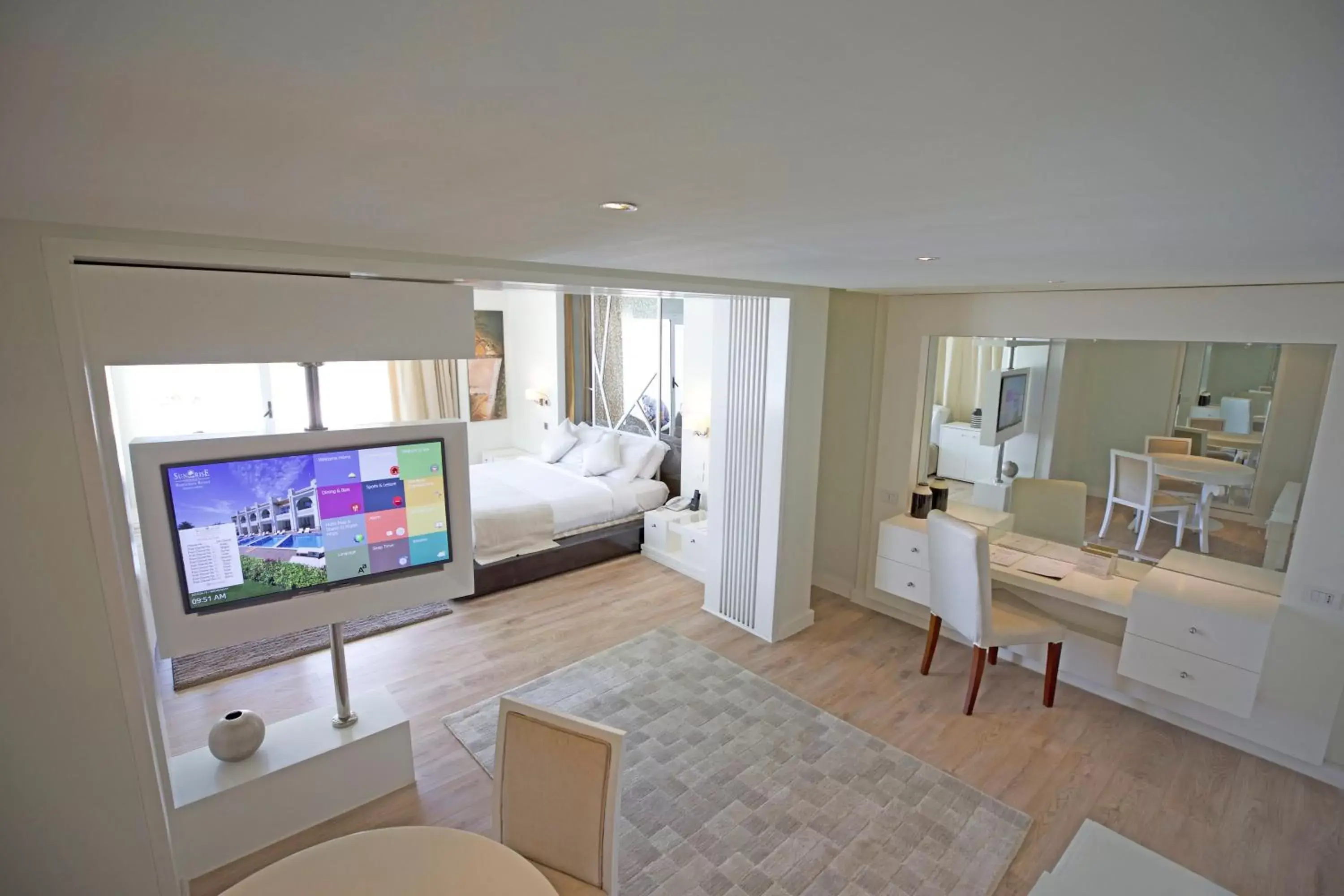 Bedroom, TV/Entertainment Center in Sunrise Montemare Resort -Grand Select