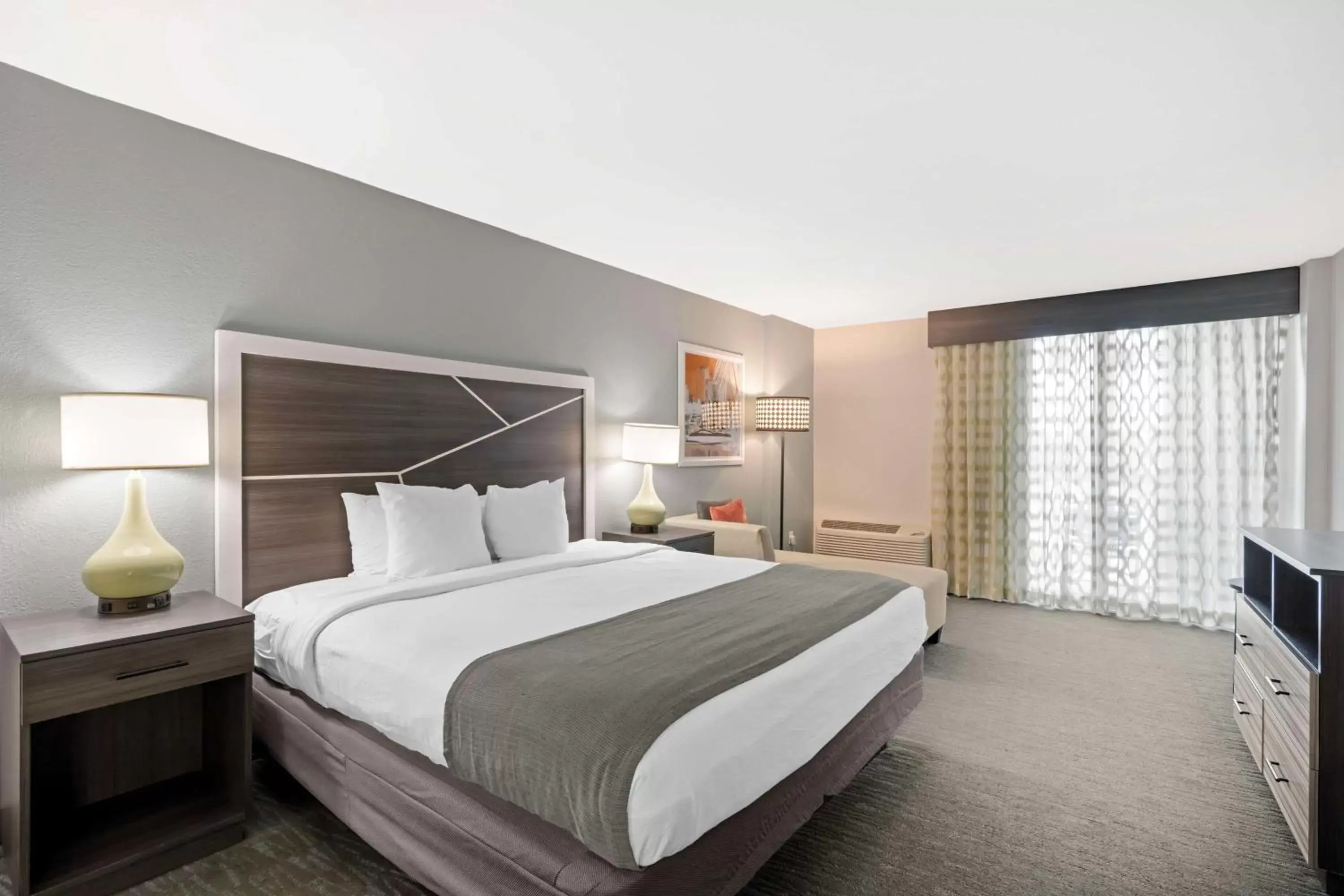 King Suite with Roll-In Shower - Disability/Non-Smoking in Best Western Plus Daytona Inn Seabreeze King Suite with Roll-In Shower - Disability/Non-Smoking in Best Western Plus Daytona Inn Seabreeze