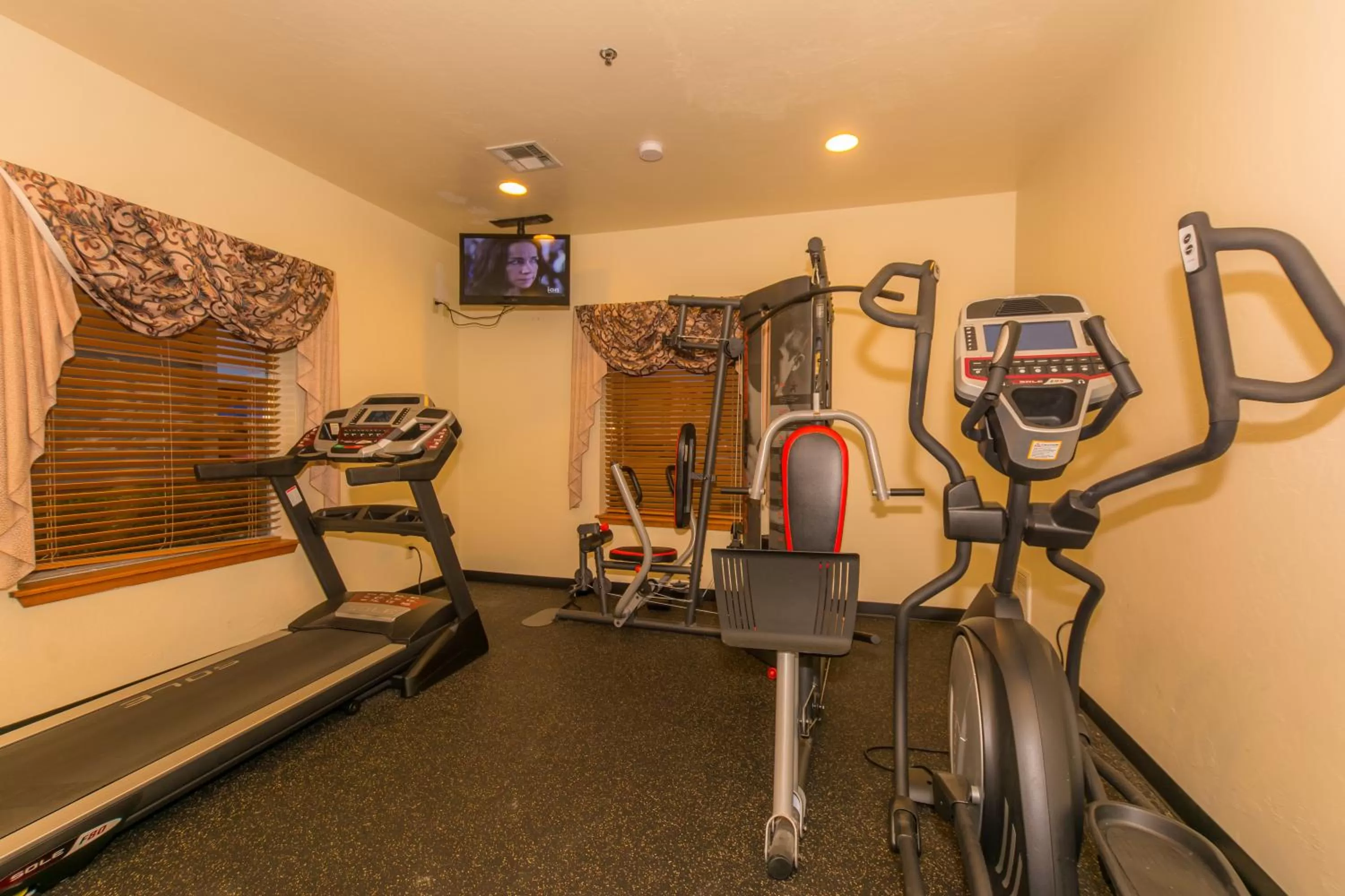 Fitness centre/facilities in Howard Johnson by Wyndham Oklahoma City OKC Airport, Fairgrounds, I40
