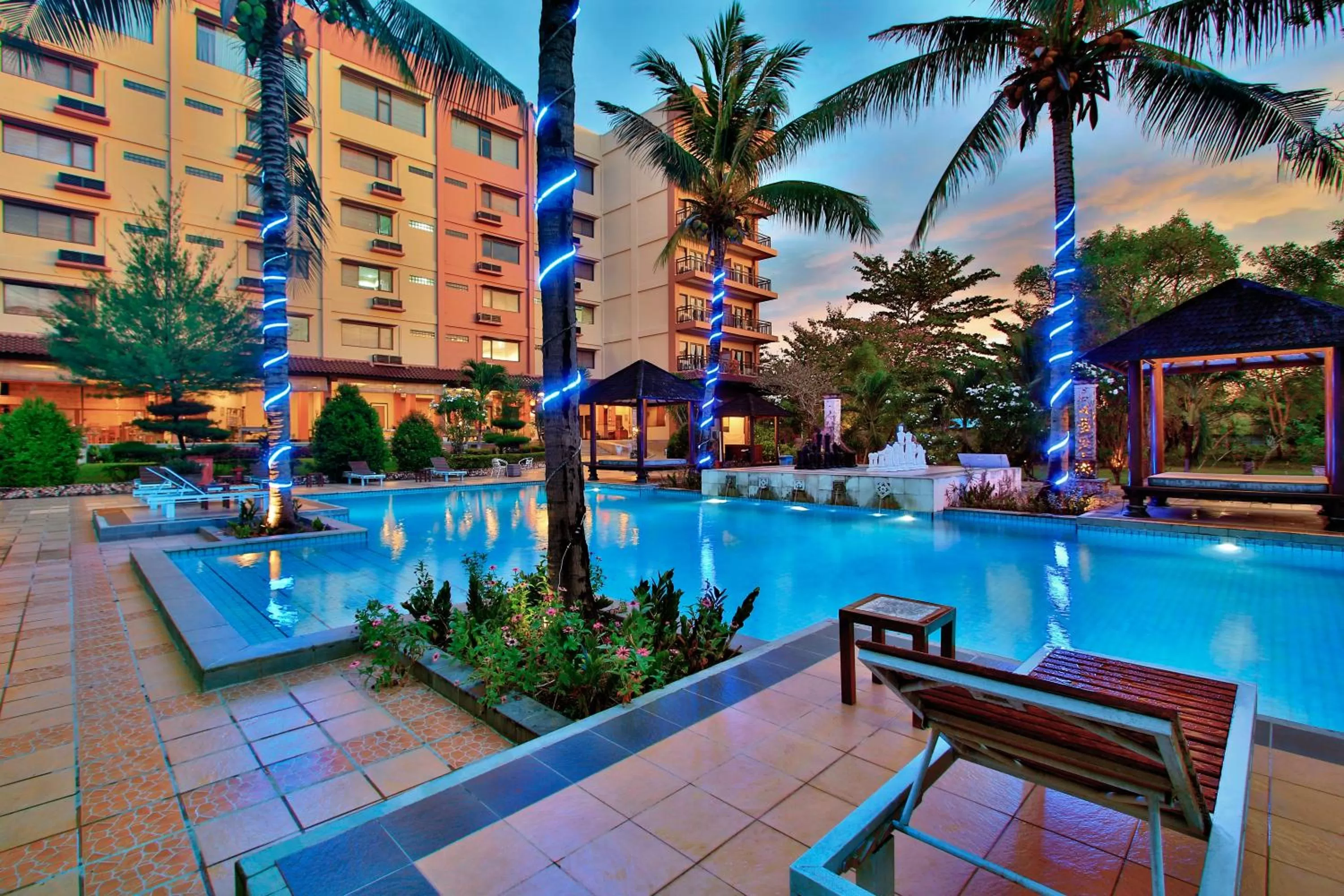 Swimming pool in The Jayakarta Suites Komodo Flores