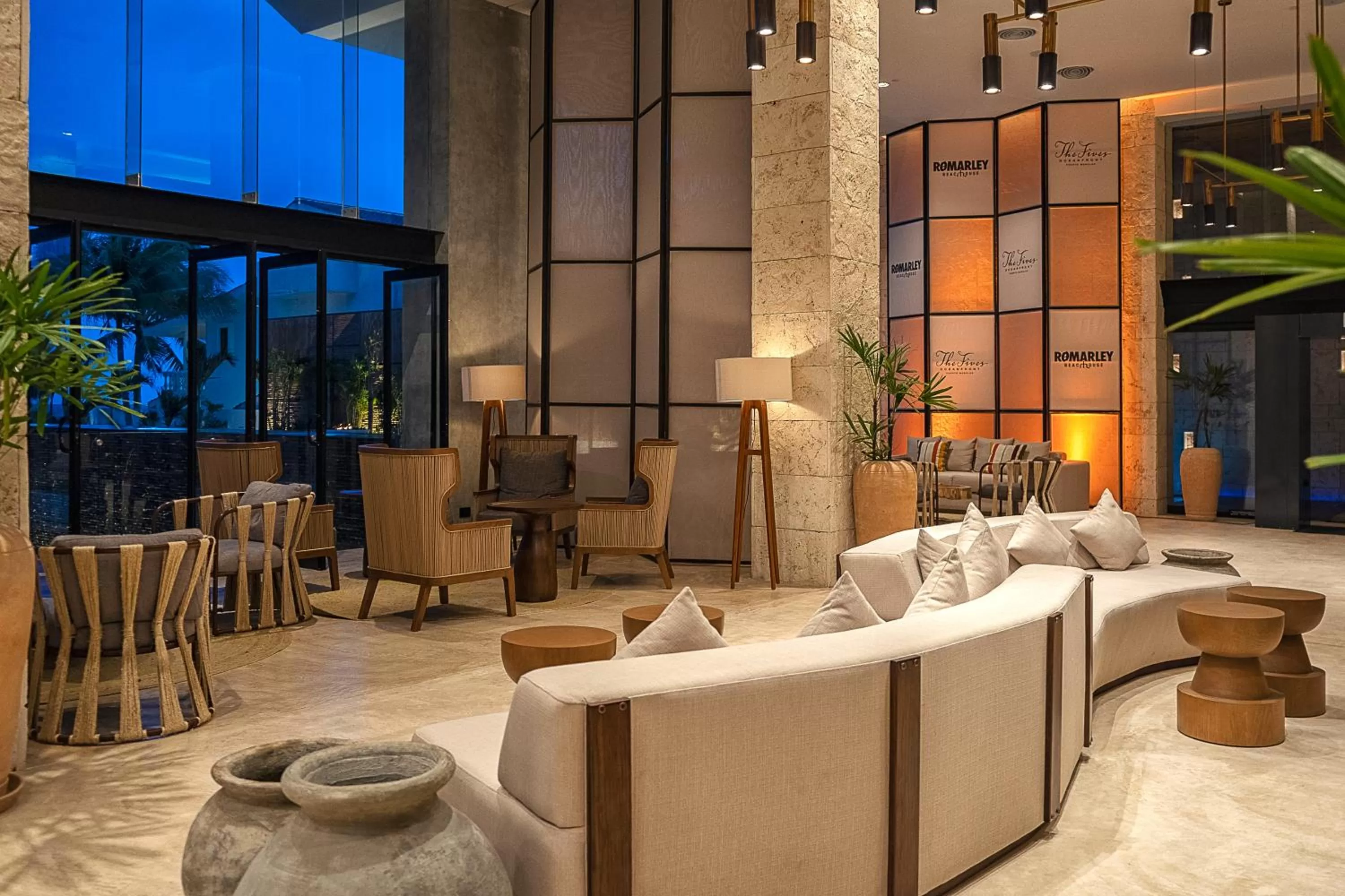 Facade/entrance in The Fives Oceanfront