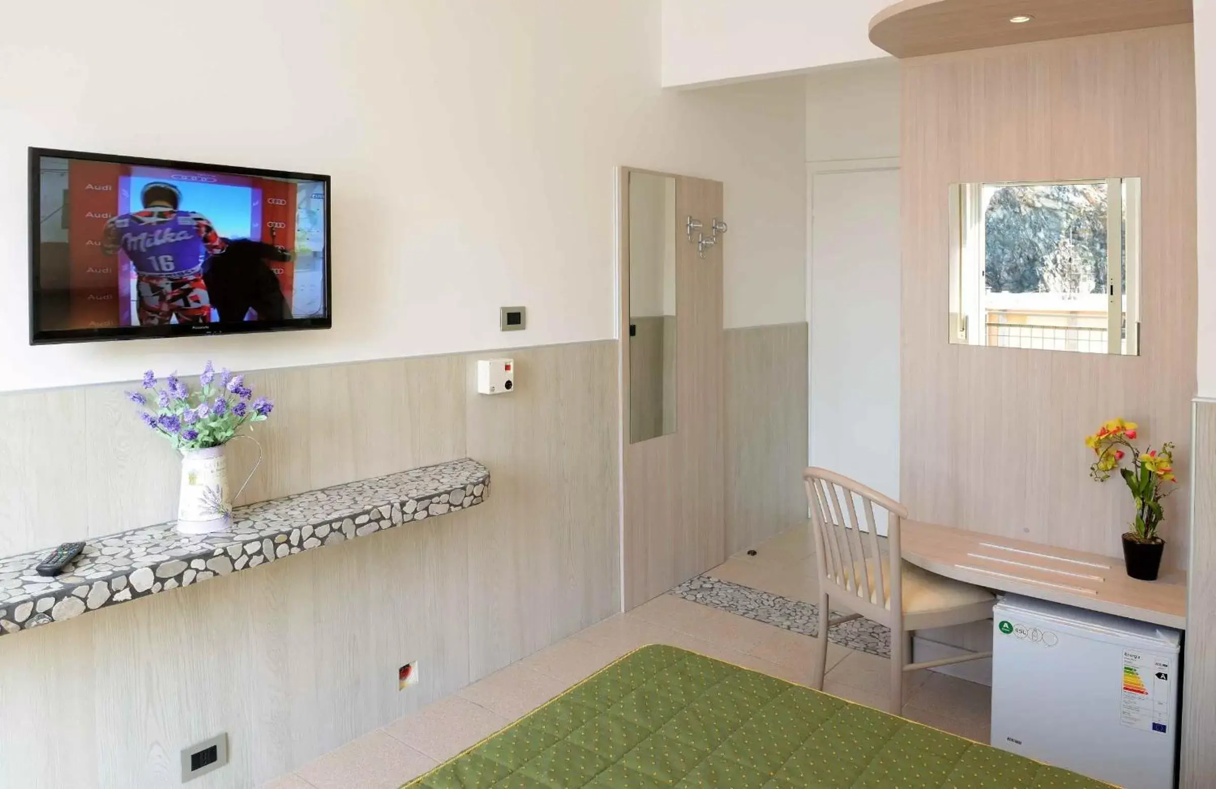 Bedroom, TV/Entertainment Center in Hotel Puntabella