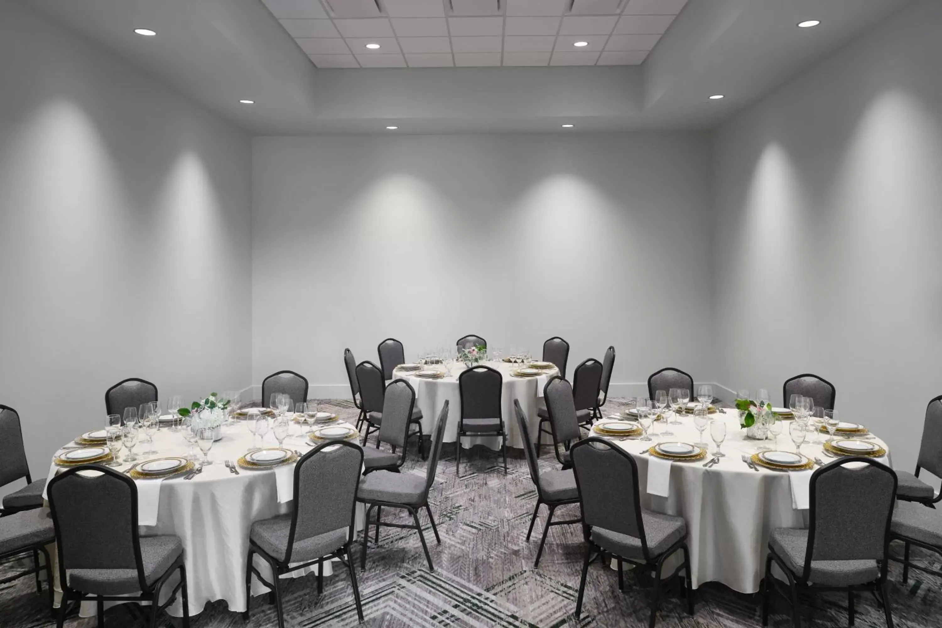 Meeting/conference room, Restaurant/Places to Eat in Sheraton Flowood The Refuge Hotel & Conference Center