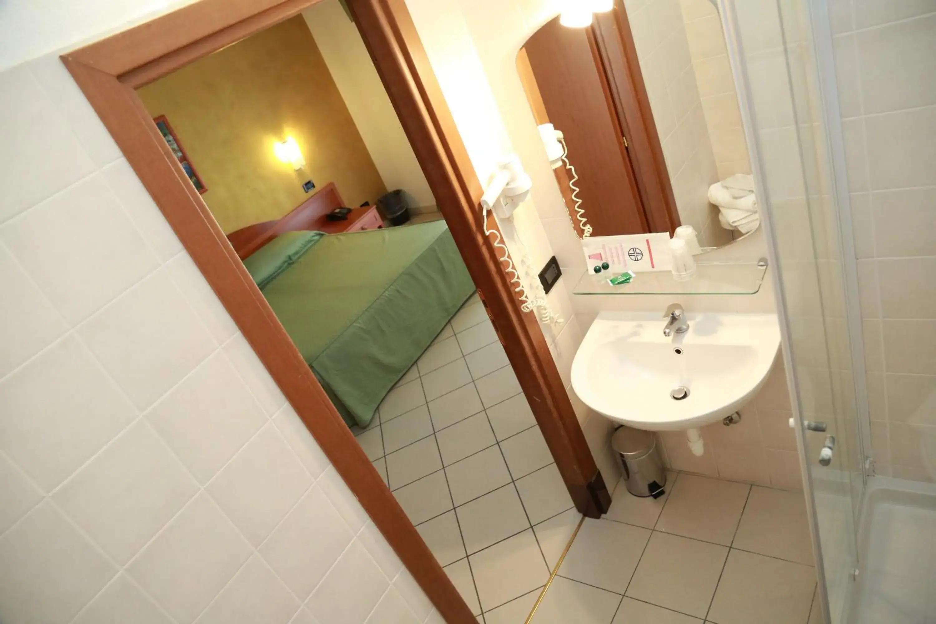 Shower, Bathroom in Hotel Dor