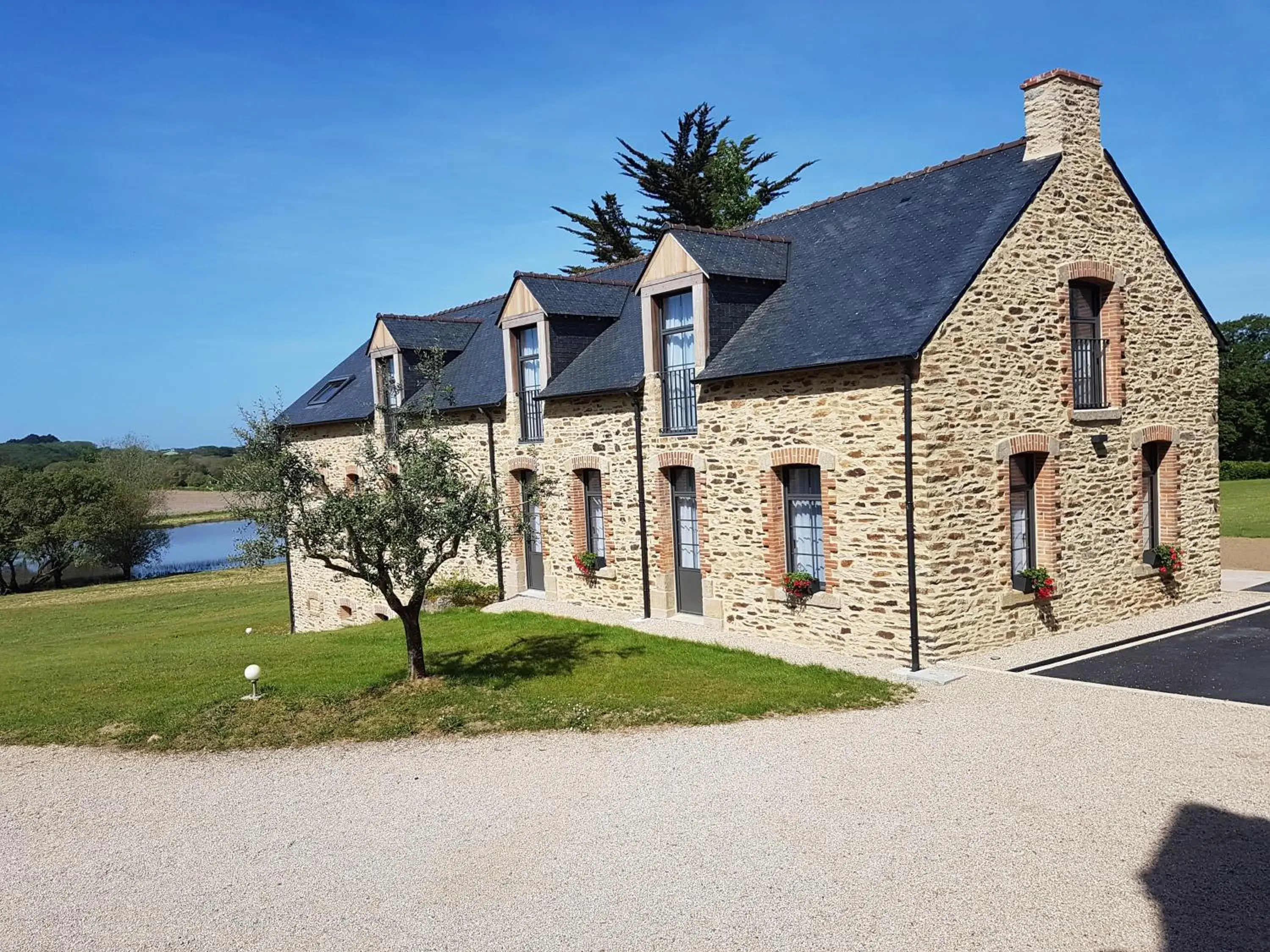 Property Building in Le Manoir de Kerbot