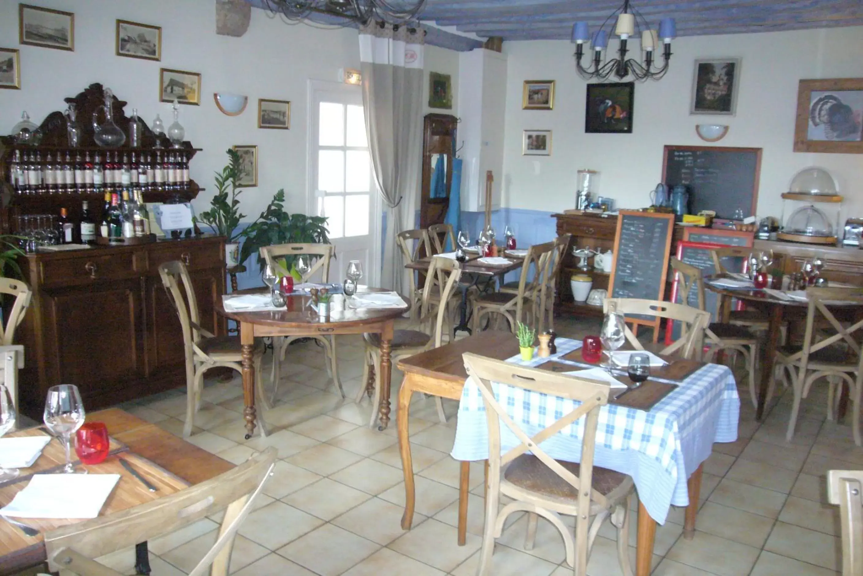 Restaurant/Places to Eat in Logis Cote Loire - Auberge Ligerienne