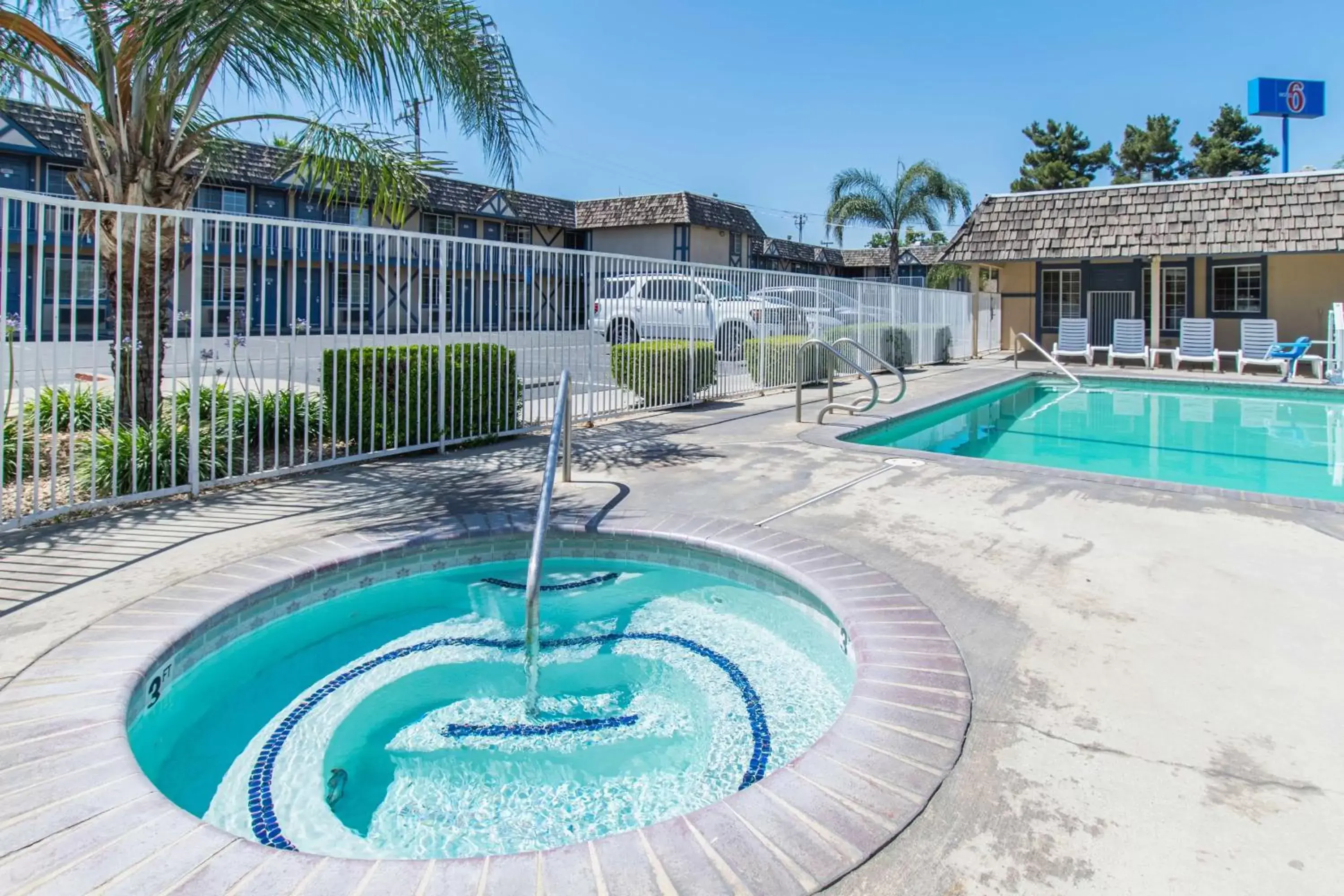 Day, Swimming Pool in Motel 6-Kingsburg, CA