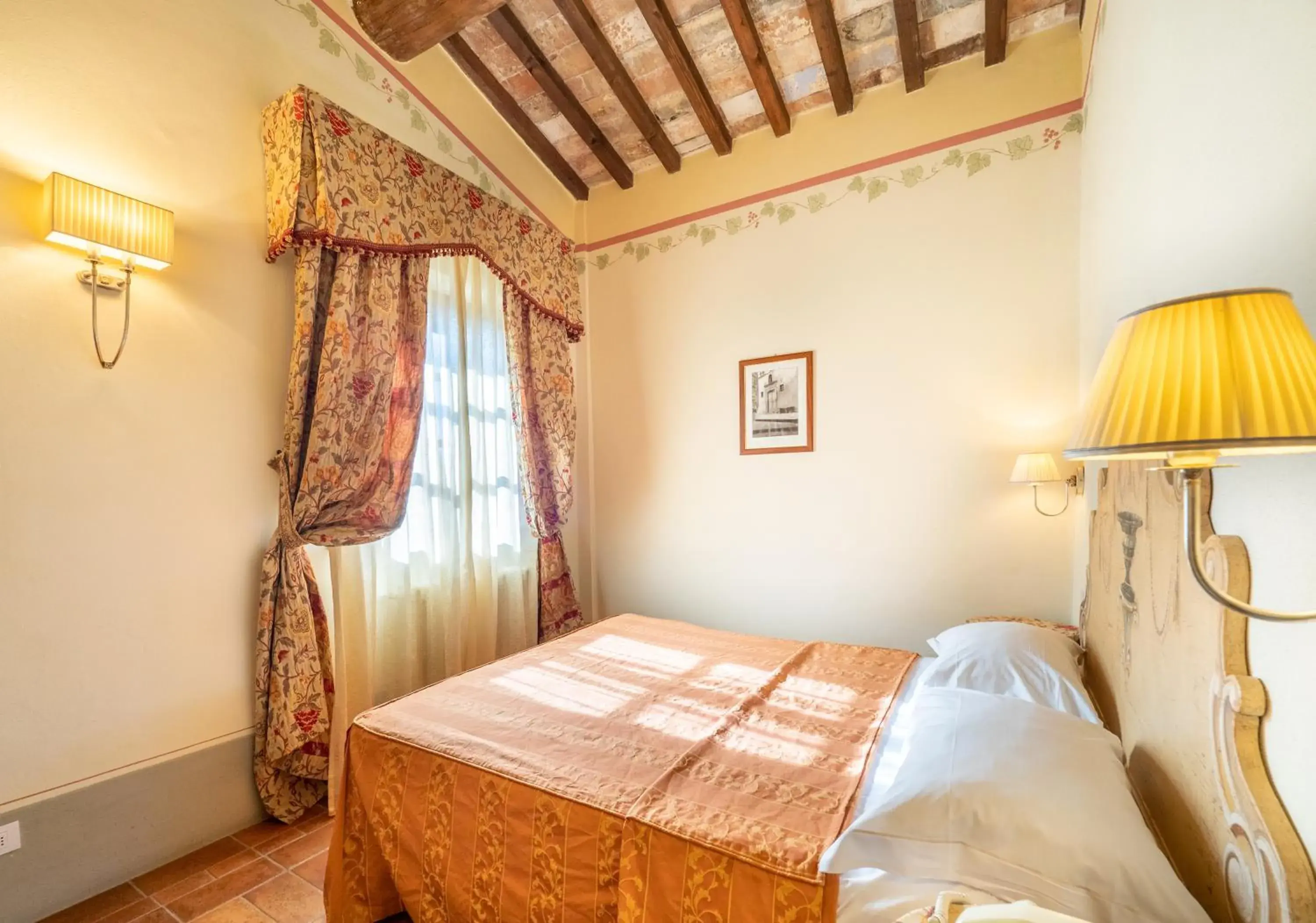 Photo of the whole room, Bed in Relais Borgo San Pietro