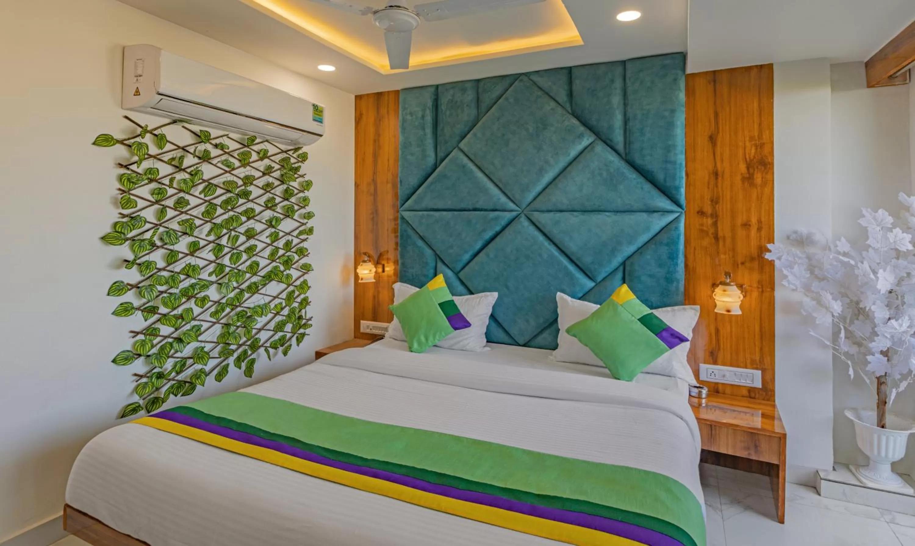 Bedroom, Bed in Treebo Prince Plaza